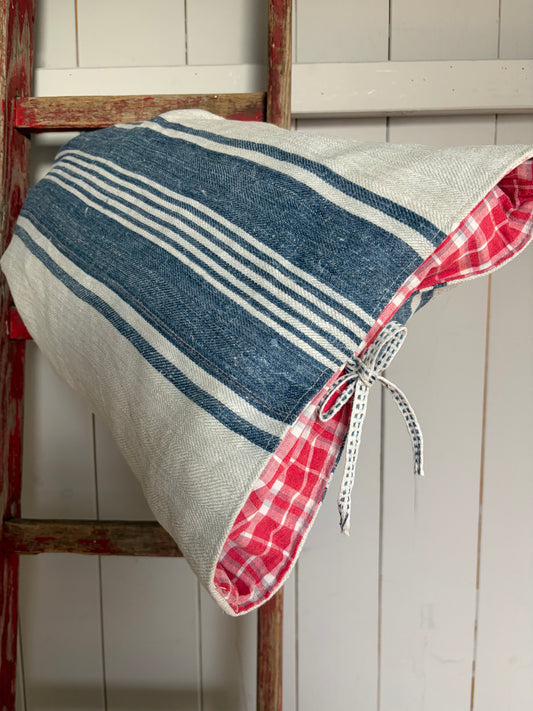 Großer Kissenbezug blau gestreift Fischgrätleinen mit Hotelverschluss 60 x 40