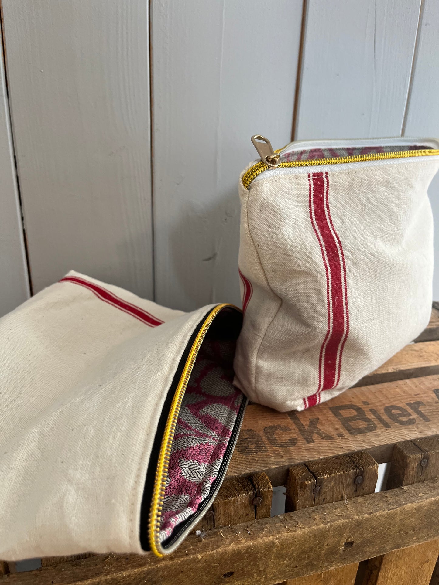 Kosmetiktasche mit rotem Streifen kleiner Shopper