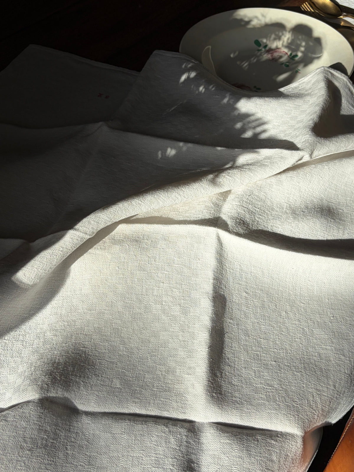 Sechs XL Servietten, Klassiker, aus Frankreich mit kleinem Monogramm