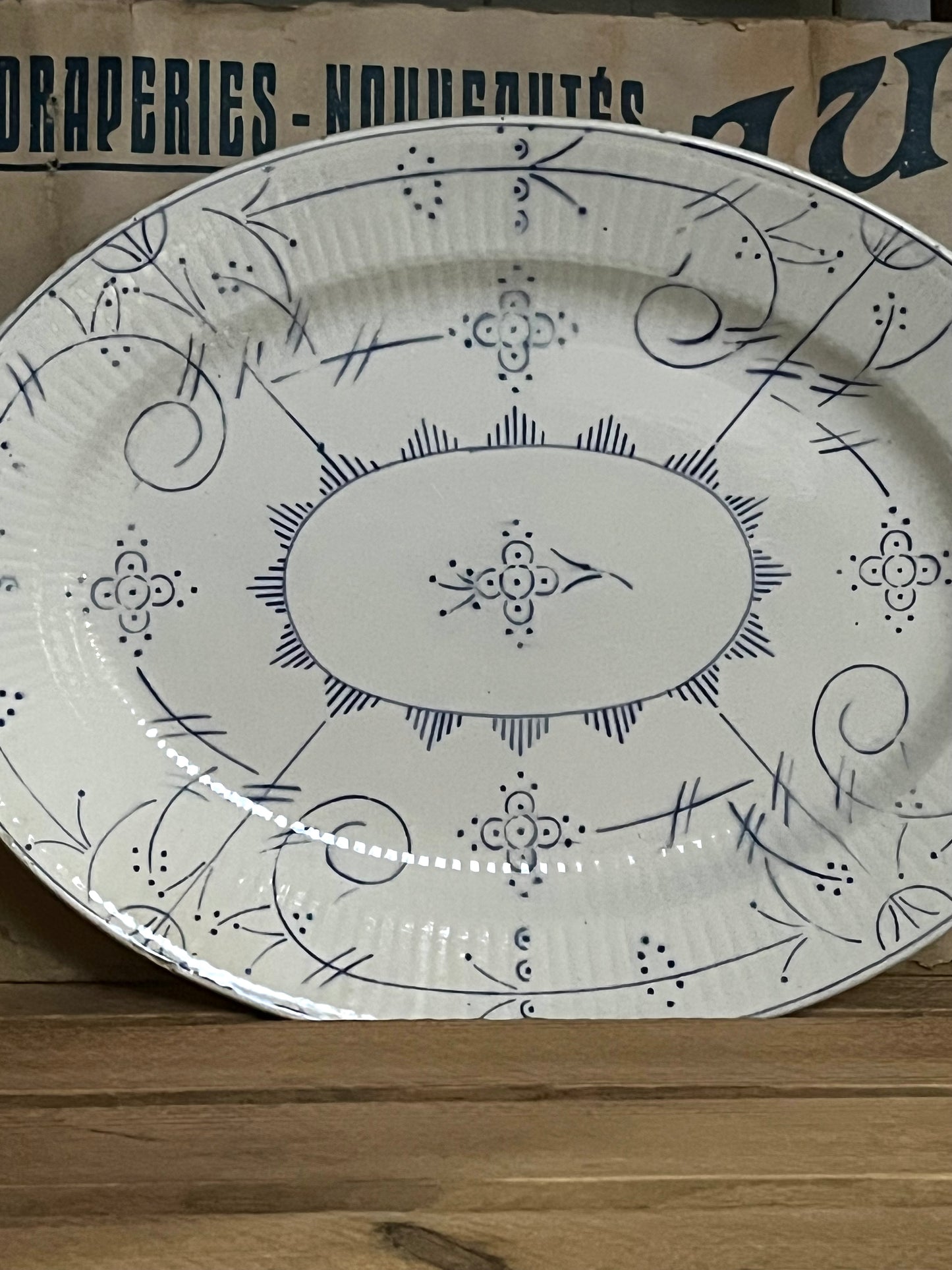 Alte XL Vorlegplatte Servierplatte Streublumen aus Belgien