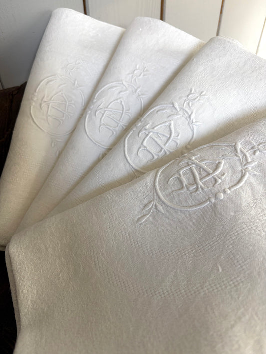 4 große imposante Servietten mit Monogramm aus Leinen, Belgien