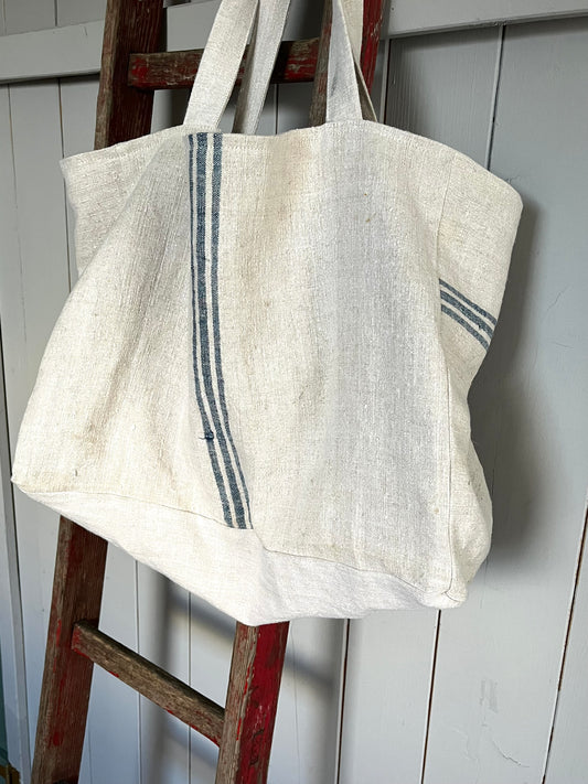 Blau gestreift: große Tasche aus weichem Leinensack