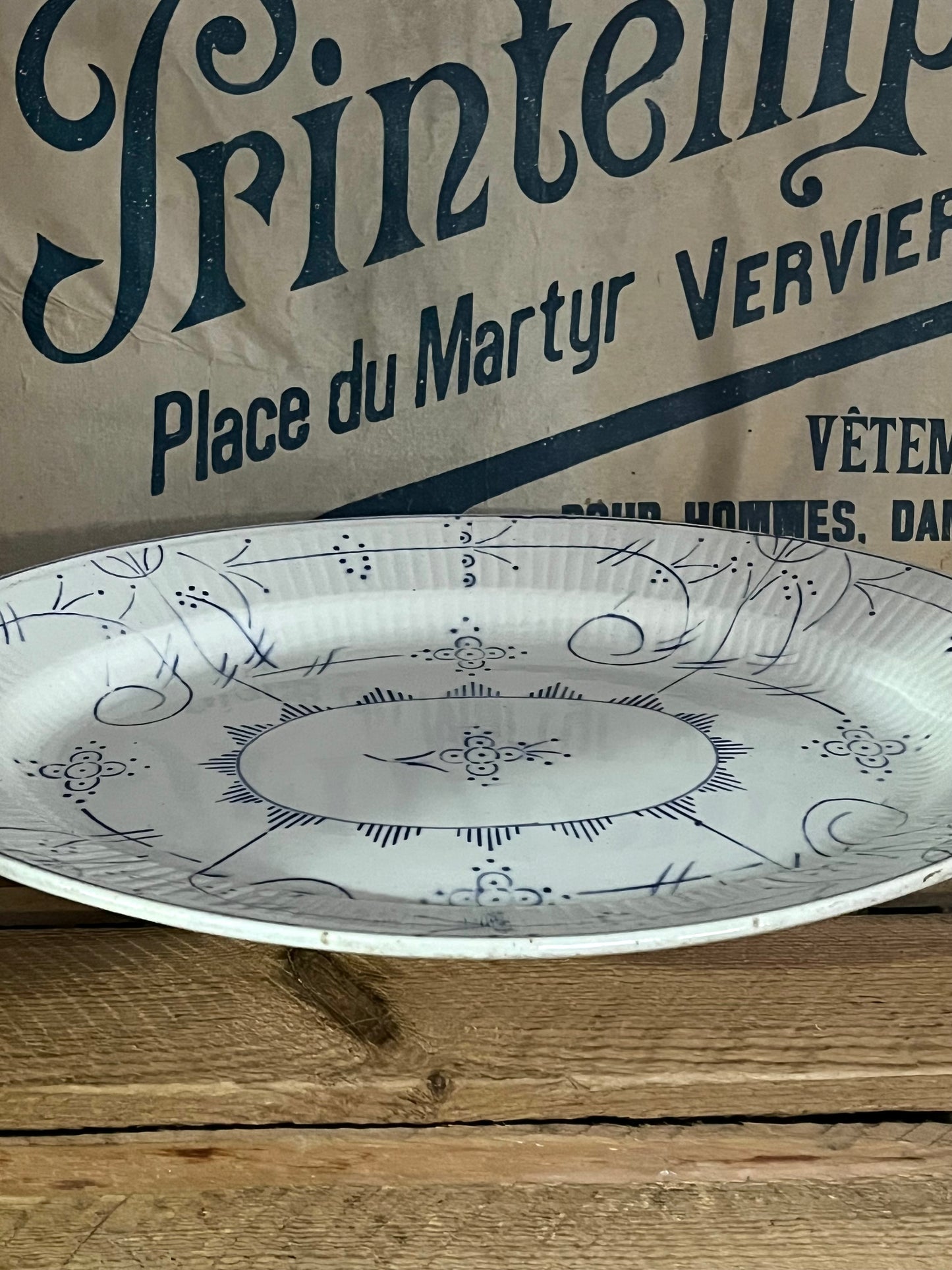 Alte XL Vorlegplatte Servierplatte Streublumen aus Belgien