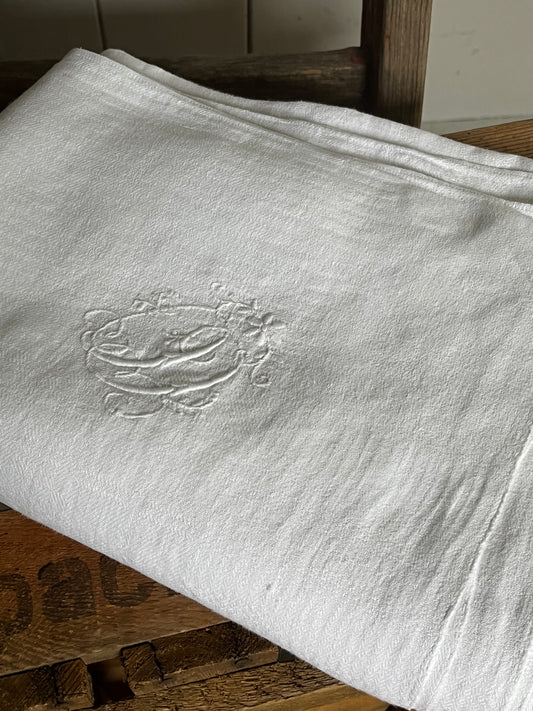 Alte Tischdecke Damast mit elegantem Monogramm „D“ 160 x 115 - kleine Defekte
