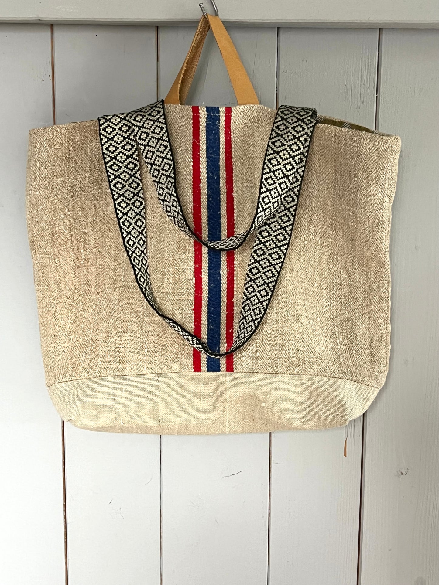 Rot/Blau gestreift: Große Tasche aus altem Leinensack
