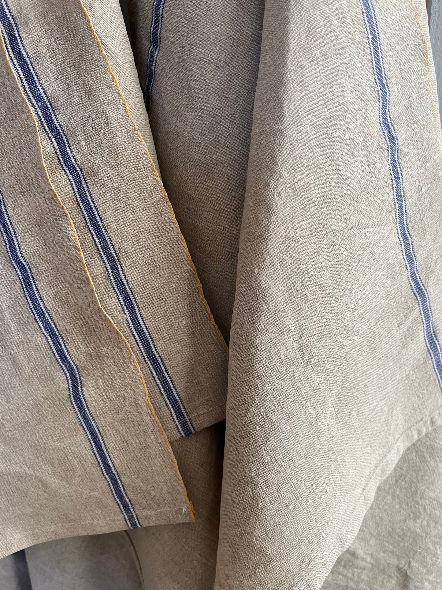 XL Leinentuch mit blau/weißen Streifen