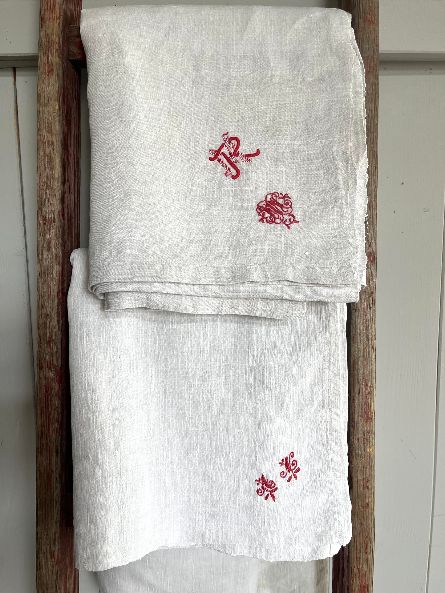 Schweres und bildschönes Leinentuch Laken mit Monogramm 210 x 165