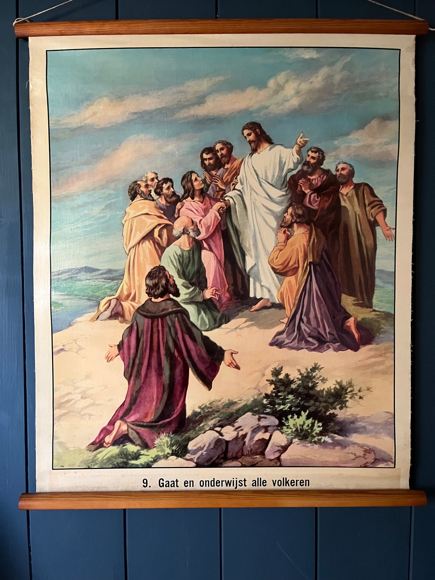 Wie neu: alte, fantastisch erhaltene original Schulkarte Lerntafel aus Belgien „Jesus predigt zu den Völkern“ auf Leinwand