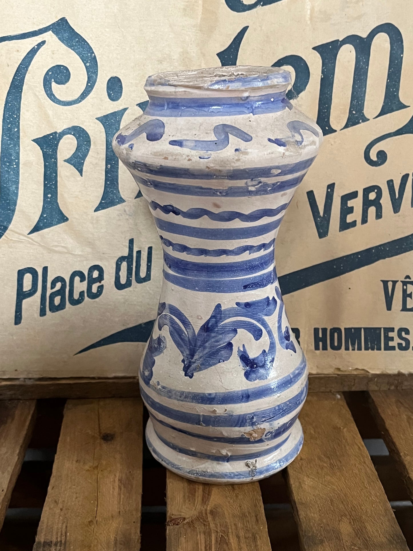 Alte Vase Majolika Spanien in Blau/Weiß
