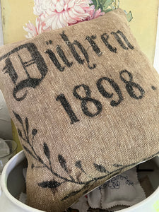 1898: very Vintage Kissen aus altem Leinensack mit Füllung