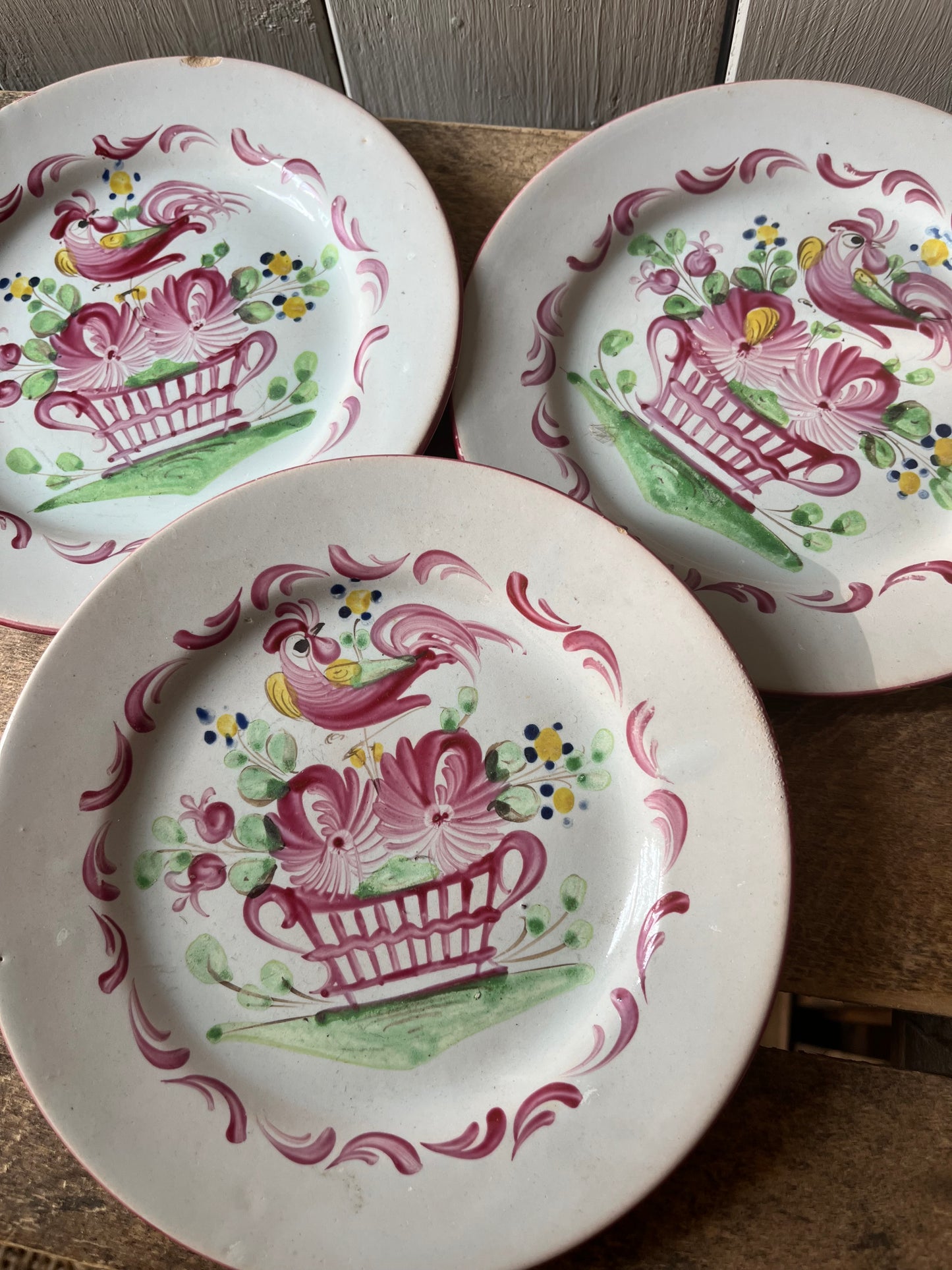 3 antike Fayence Teller Strassbourg mit Hahn und Patina