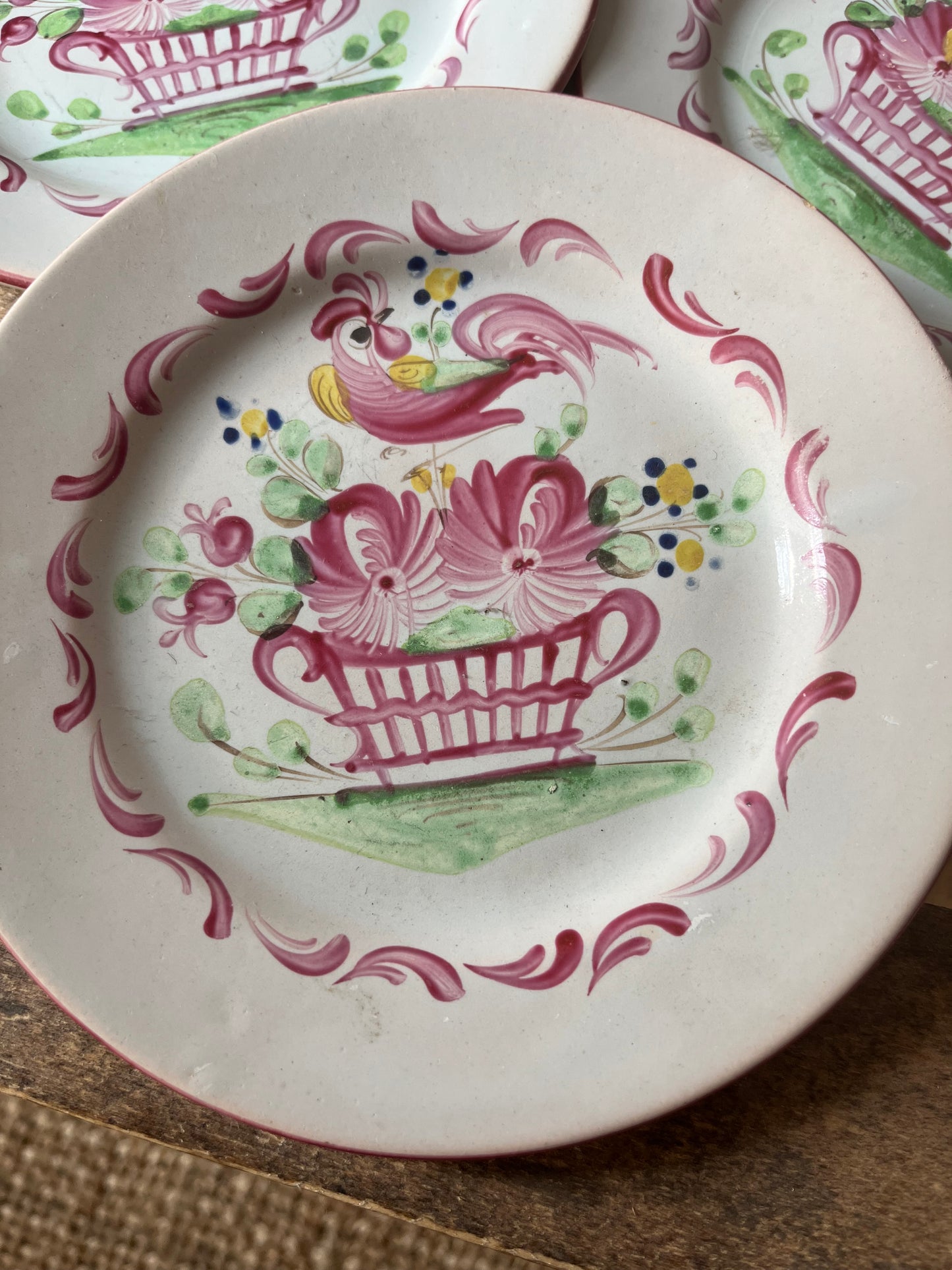 3 antike Fayence Teller Strassbourg mit Hahn und Patina