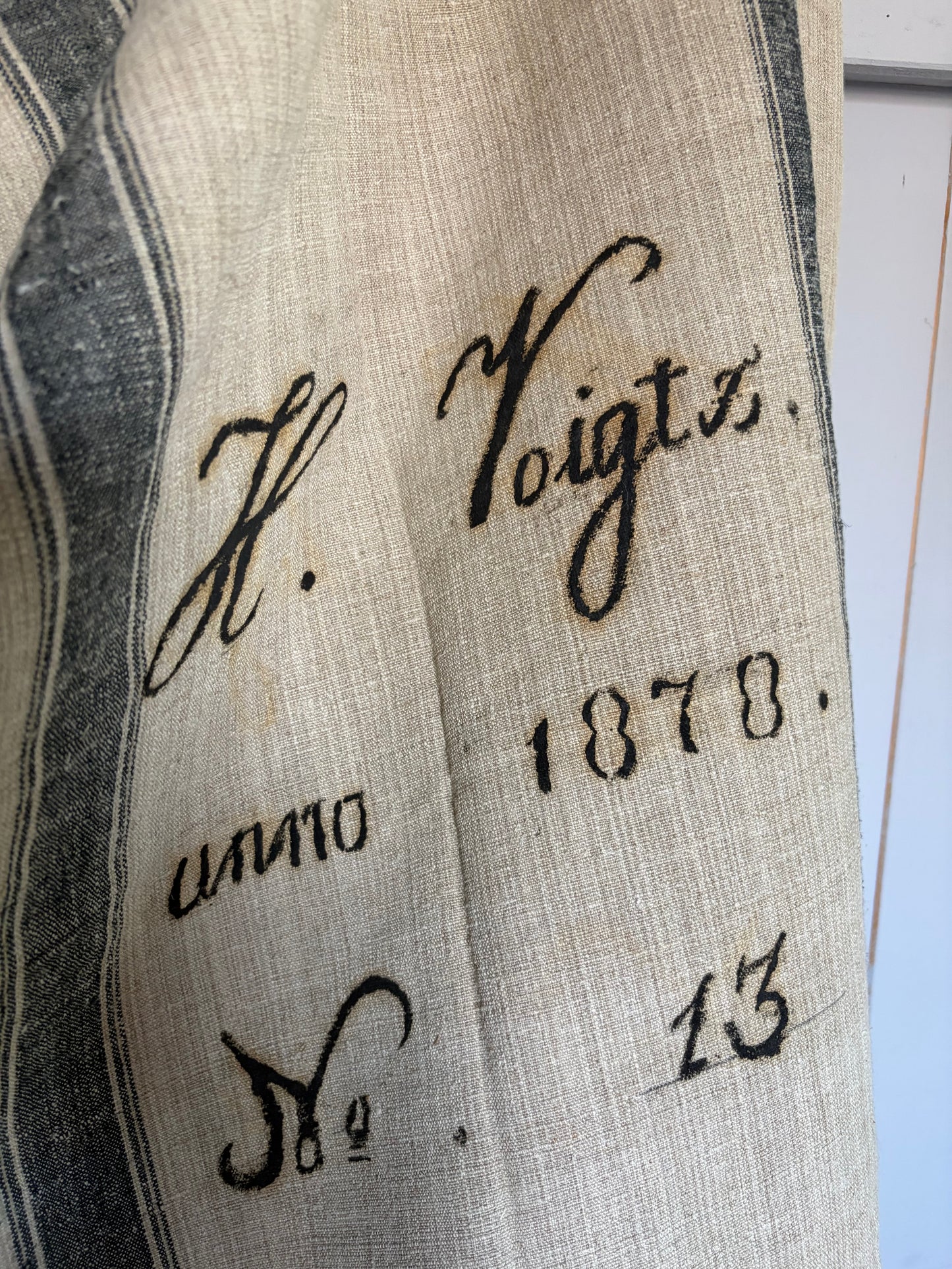 Rarität von 1878: sehr großer Leinensack mit blauen Streifen und original Aufschrift 150 x 65