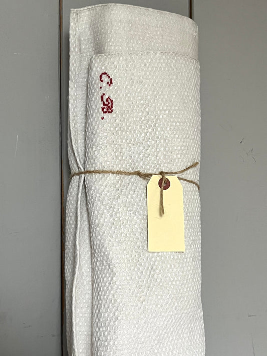 3,2 Meter altes Leinen mit Struktur und Monogramm