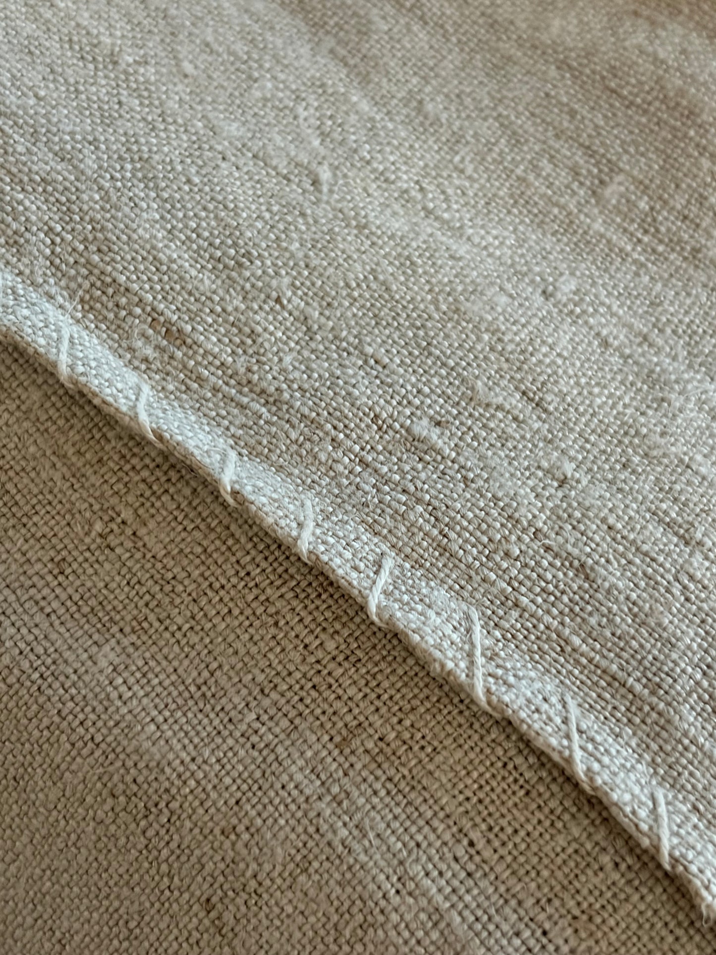 4,4 Meter feines, ungebleichtes Leinen mit Flachsstruktur von Ende 1800