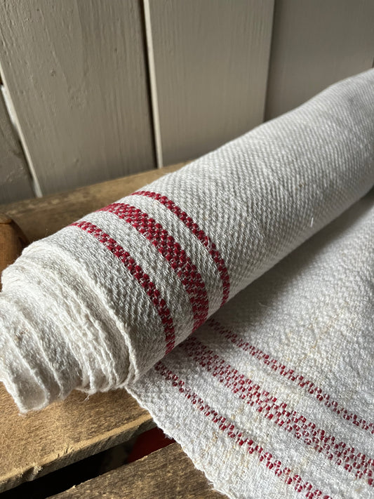 Klassiker: 3,4 Meter altes Leinen mit roten Streifen und Waffelstruktur