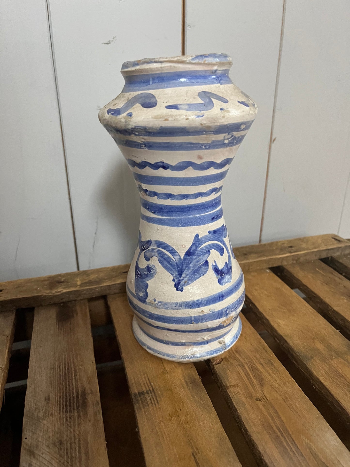 Alte Vase Majolika Spanien in Blau/Weiß