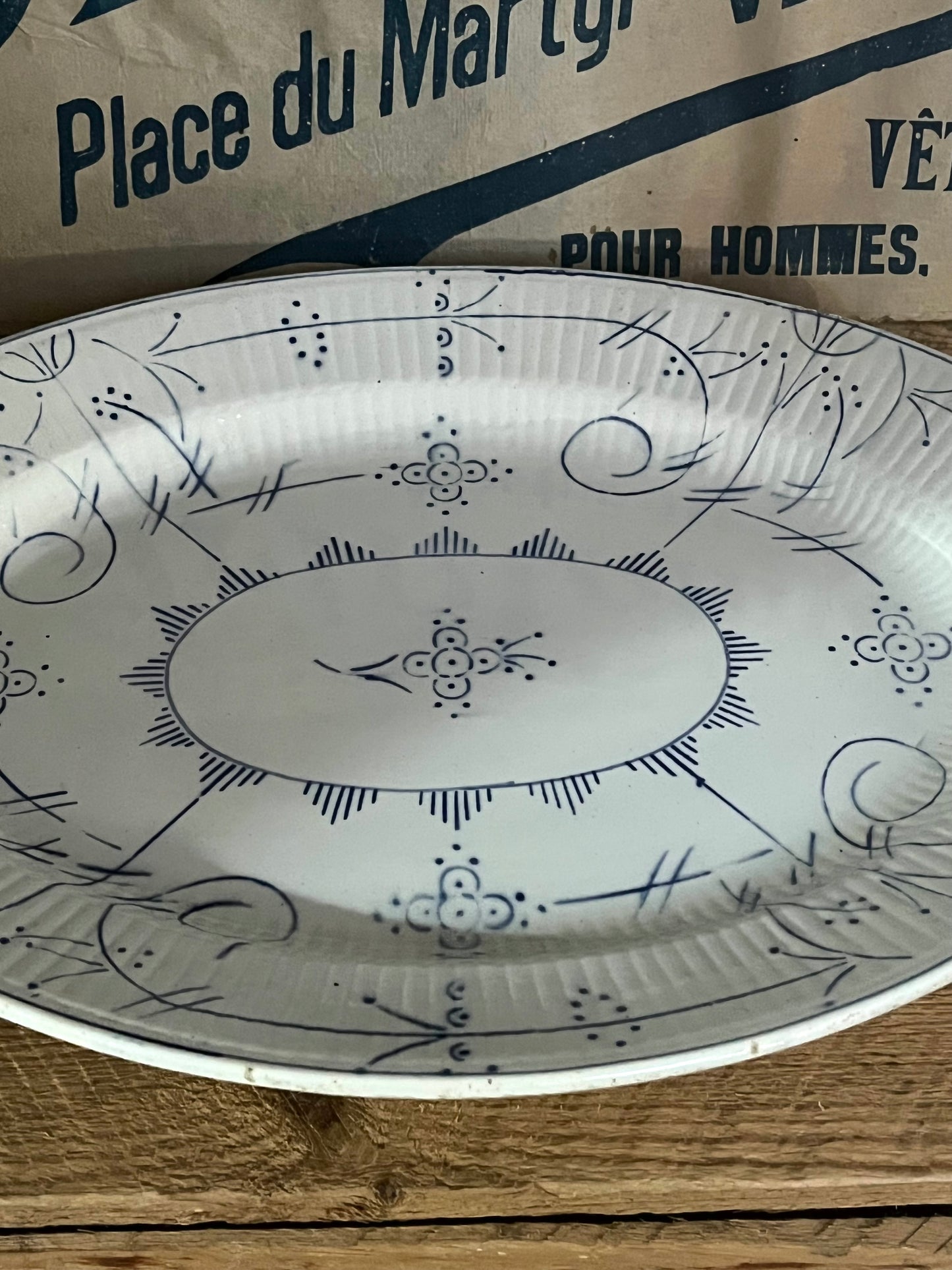 Alte XL Vorlegplatte Servierplatte Streublumen aus Belgien