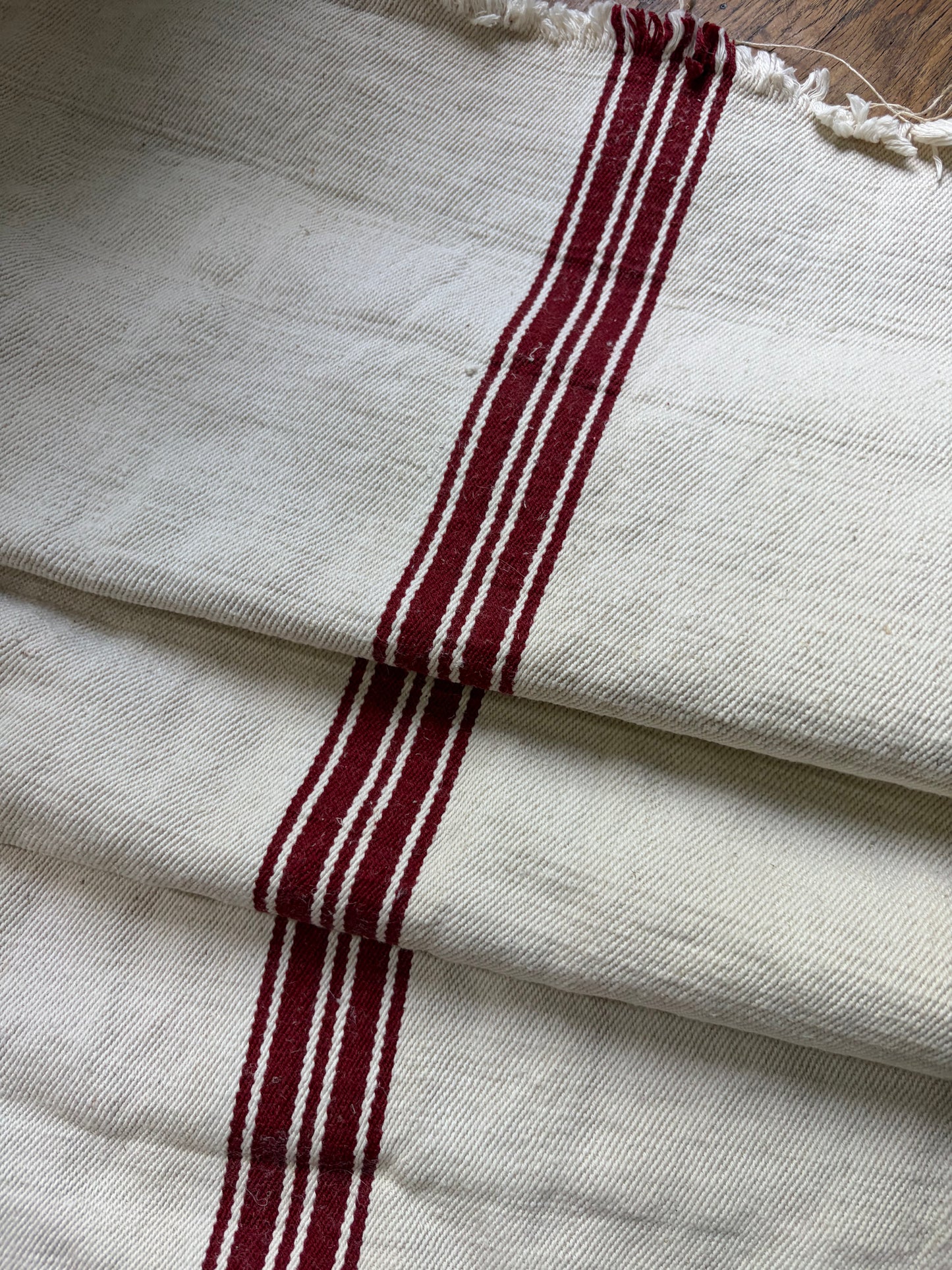 Alter Leinensack mit weinroten Streifen 100 x 55