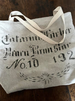 Laden Sie das Bild in den Galerie-Viewer, Wendetasche: Großer Shopper Tasche aus altem Leinensack mit Aufschrift
