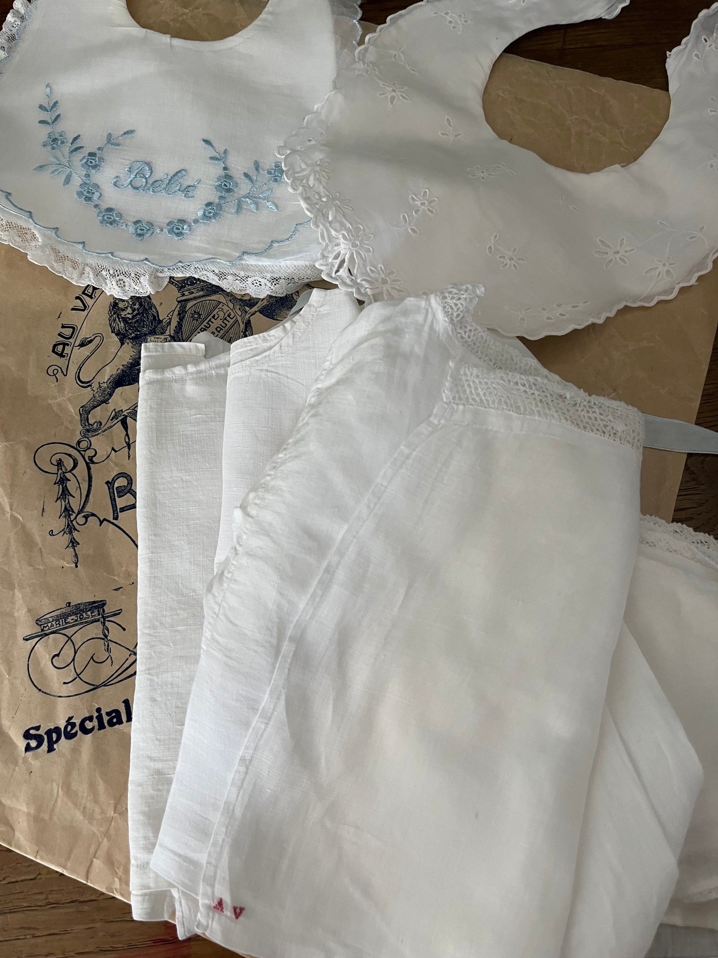 Set: Vintage Baby Leibchen und Lätzchen