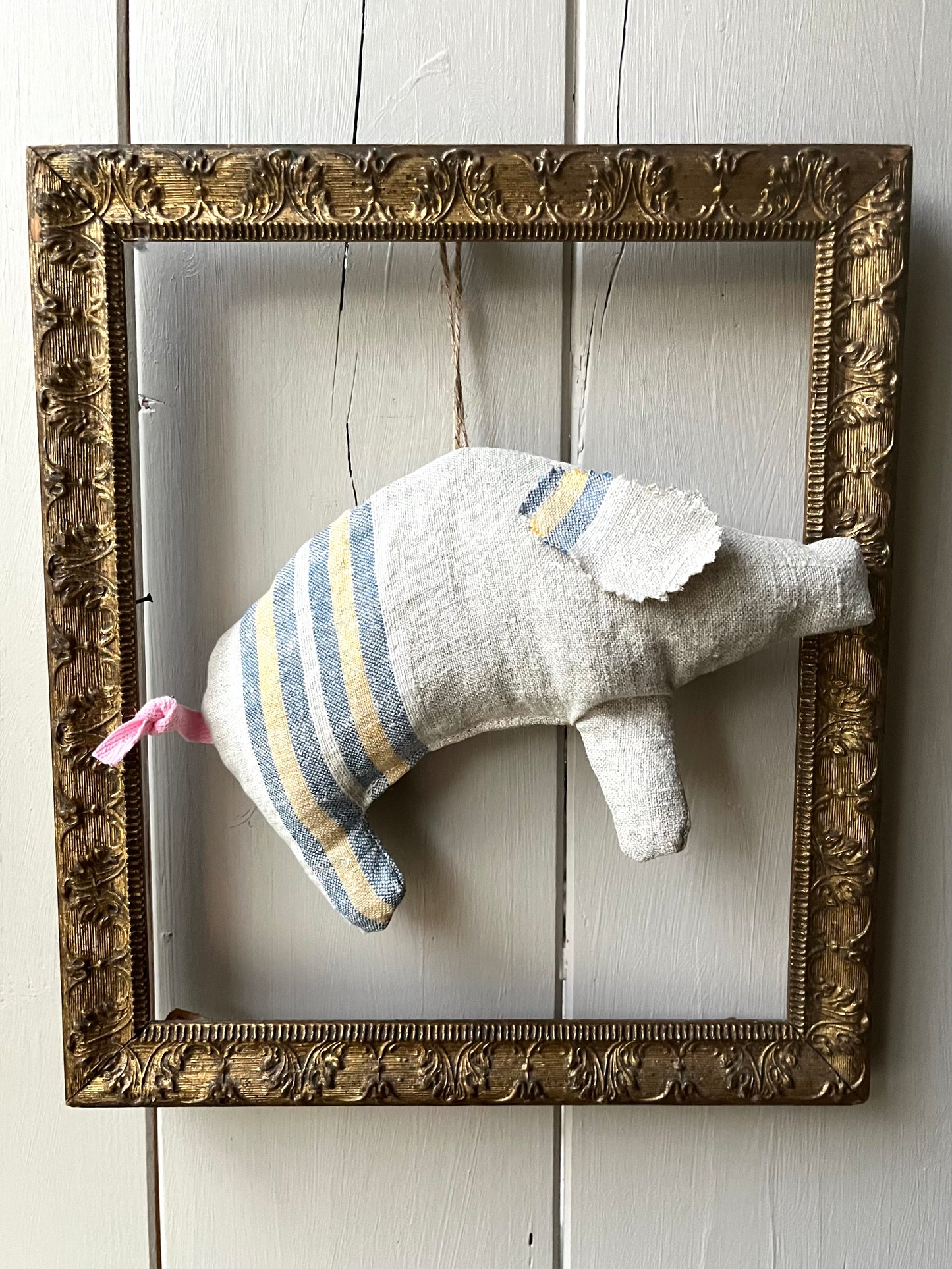 Antiker Goldrahmen mit Stuckarbeit aus Frankreich