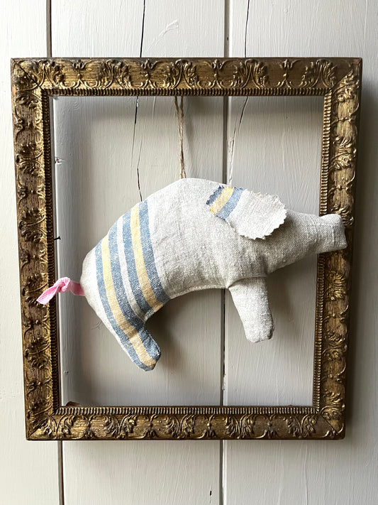 Antiker Goldrahmen mit Stuckarbeit aus Frankreich