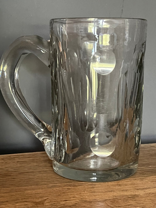 Schwerer alter Bierhumpen aus mundgeblasenem Glas um 1920