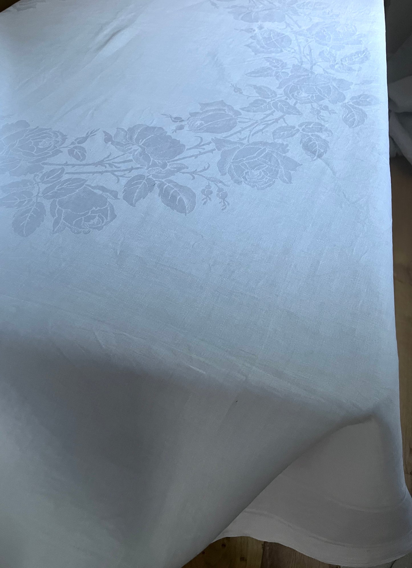 Große und vornehme Damastdecke 160 × 150