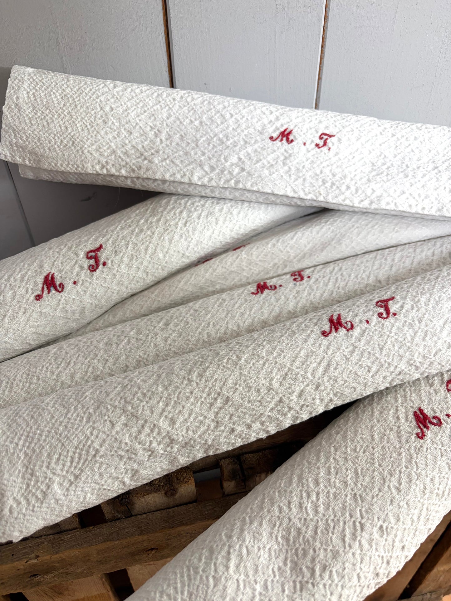Top XXL Tuch mit Rautenmuster und Monogramm 125 x 45