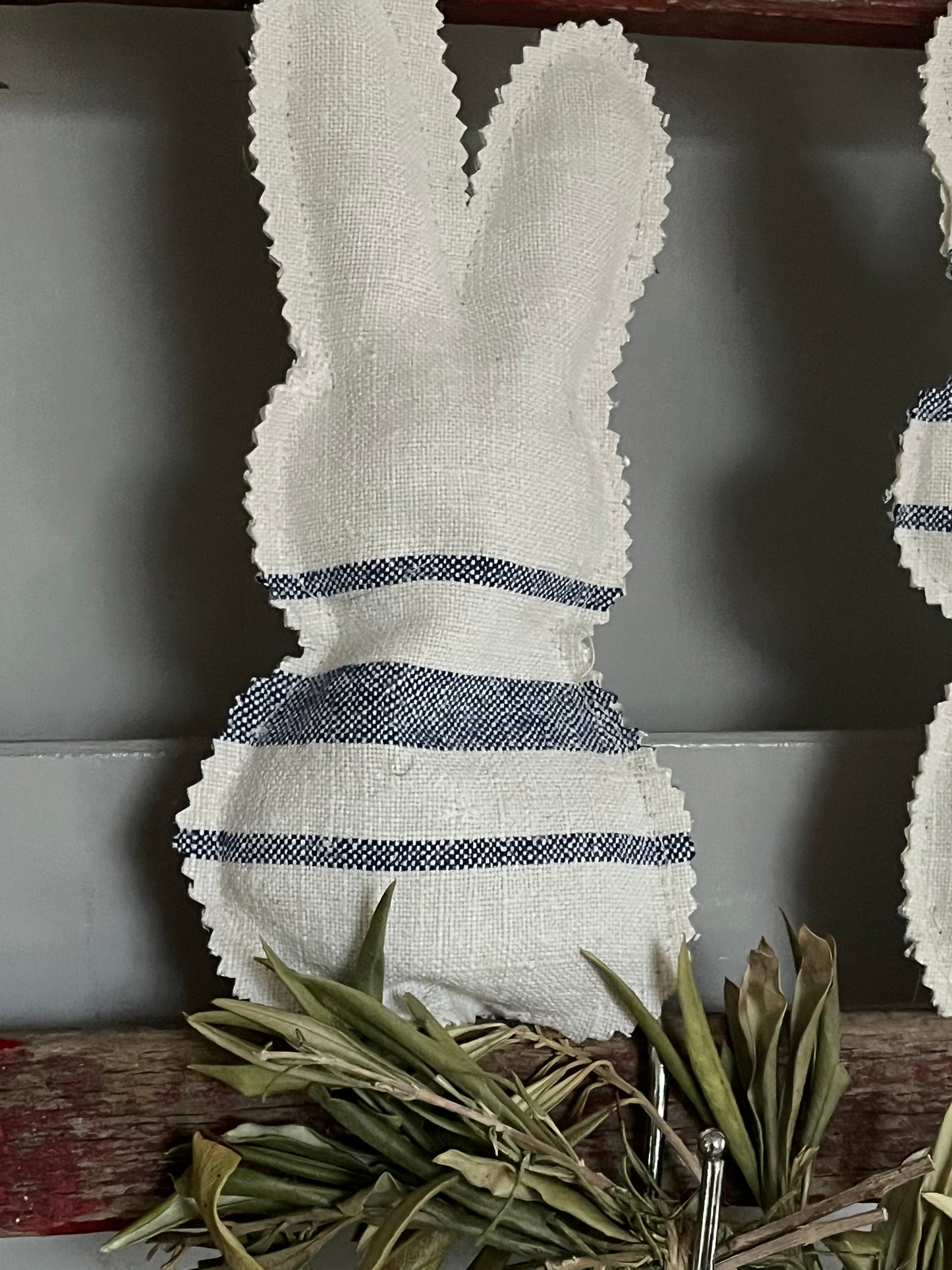 2 Lavendel-Hasen aus altem Leinen