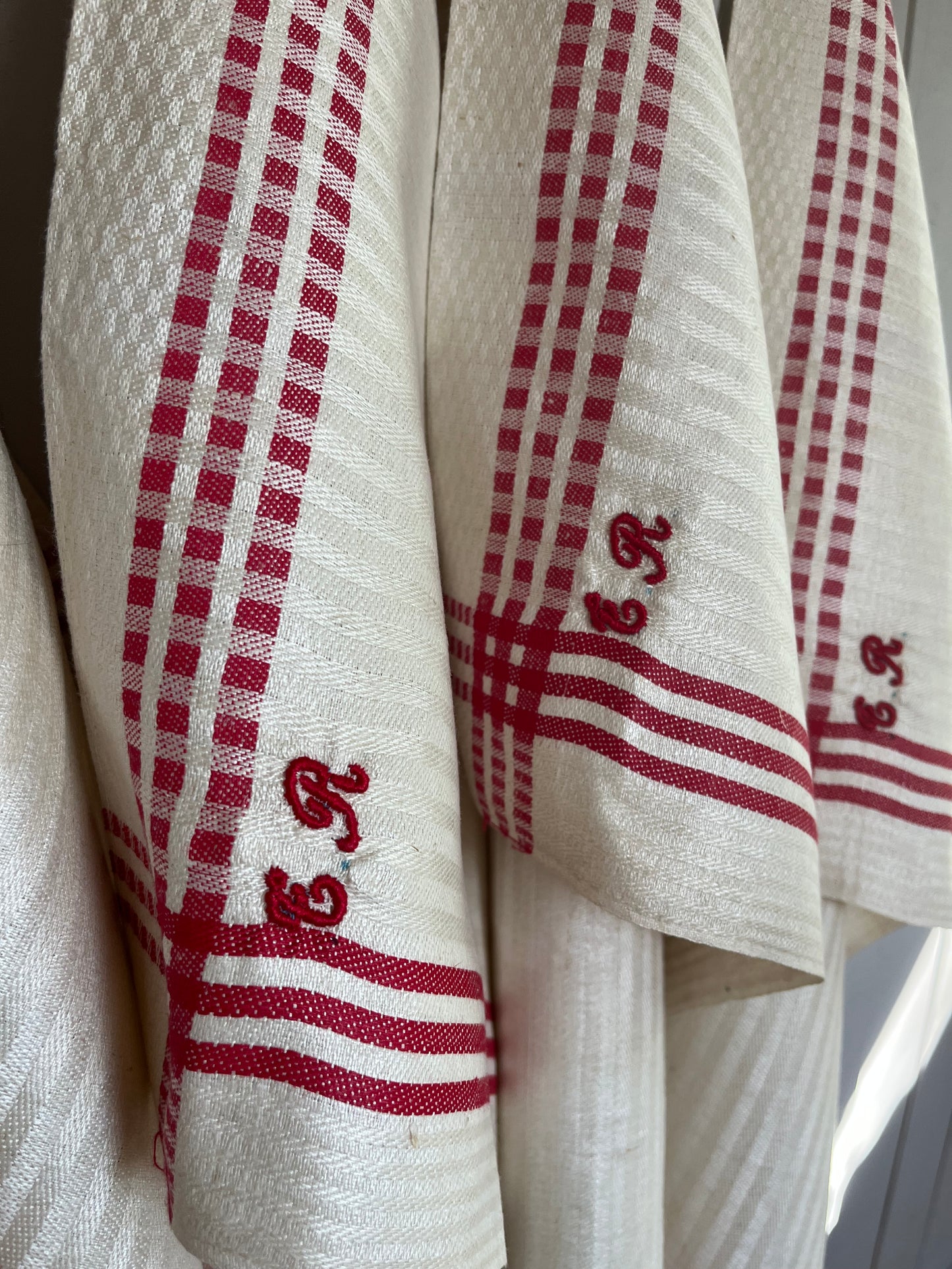 Großes schweres französisches Leinentuch Rot/Weiß mit Monogramm  neu