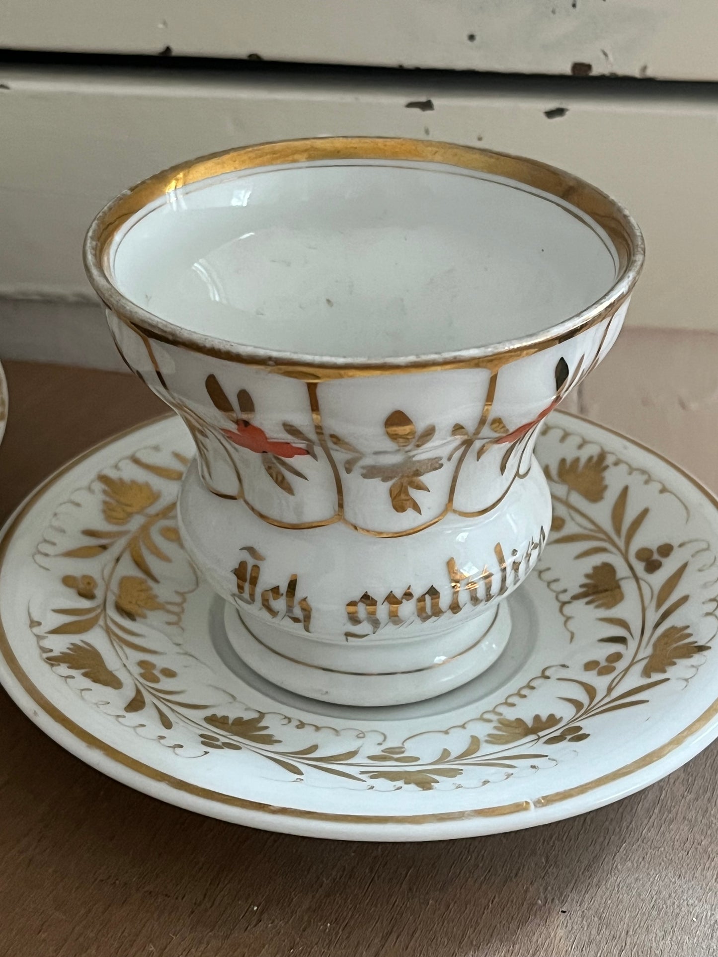 Antike Biedermeier Tasse Weiß/Gold/Rot  - „Ich gratuliere“