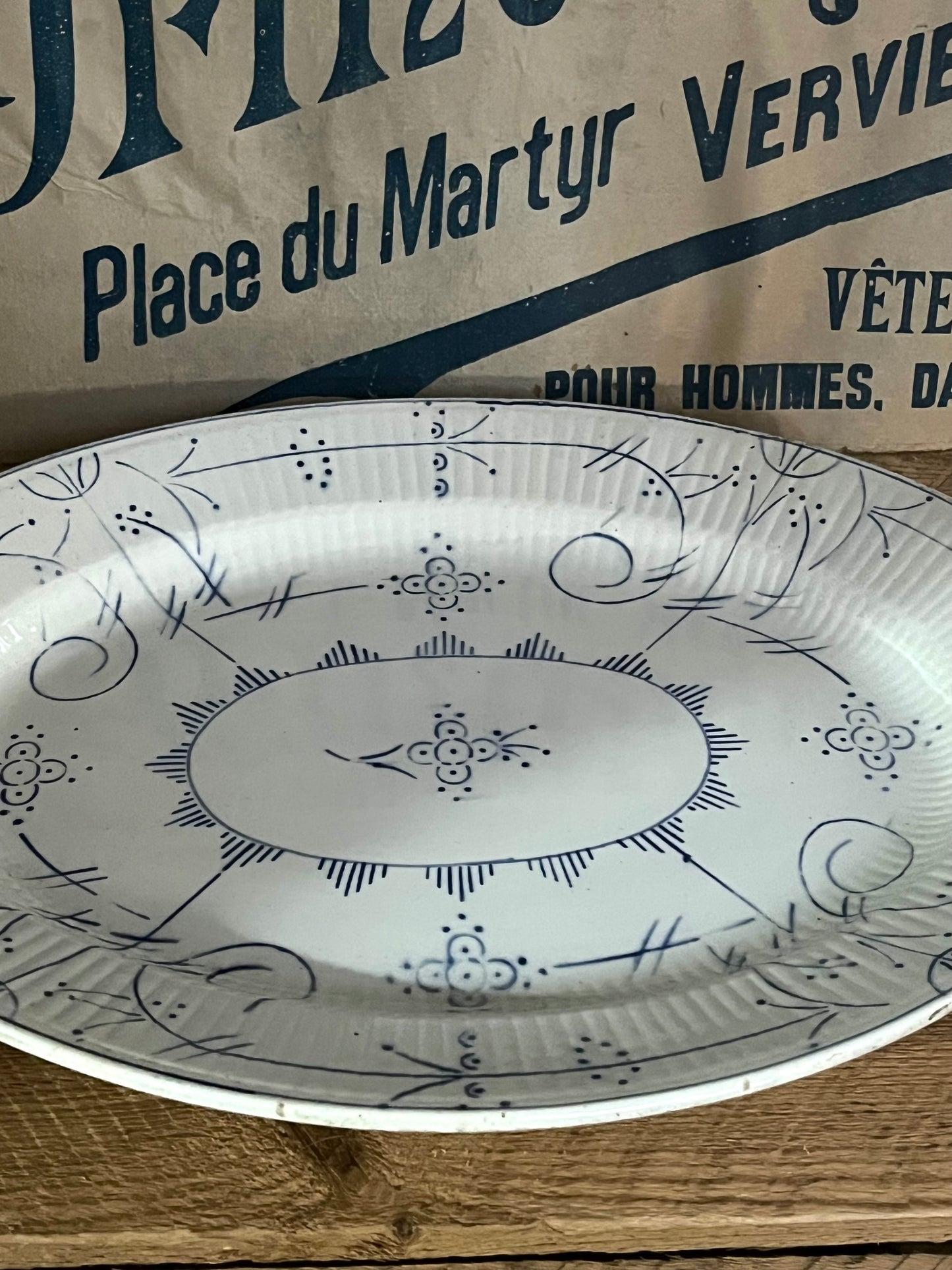 Alte XL Vorlegplatte Servierplatte Streublumen aus Belgien