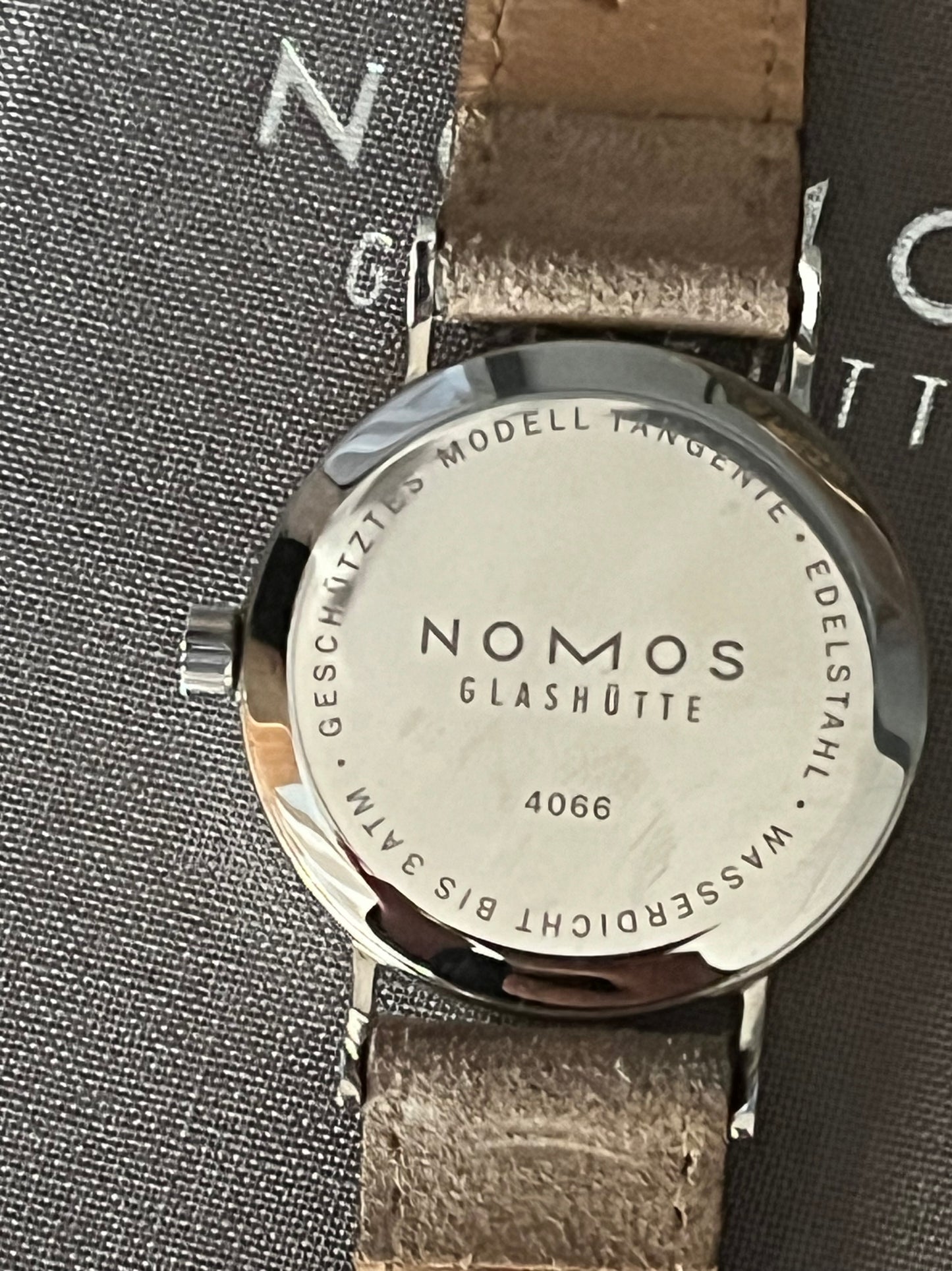 Nomos Glashütte Damenuhe Tangente - neuwertig mit Papieren