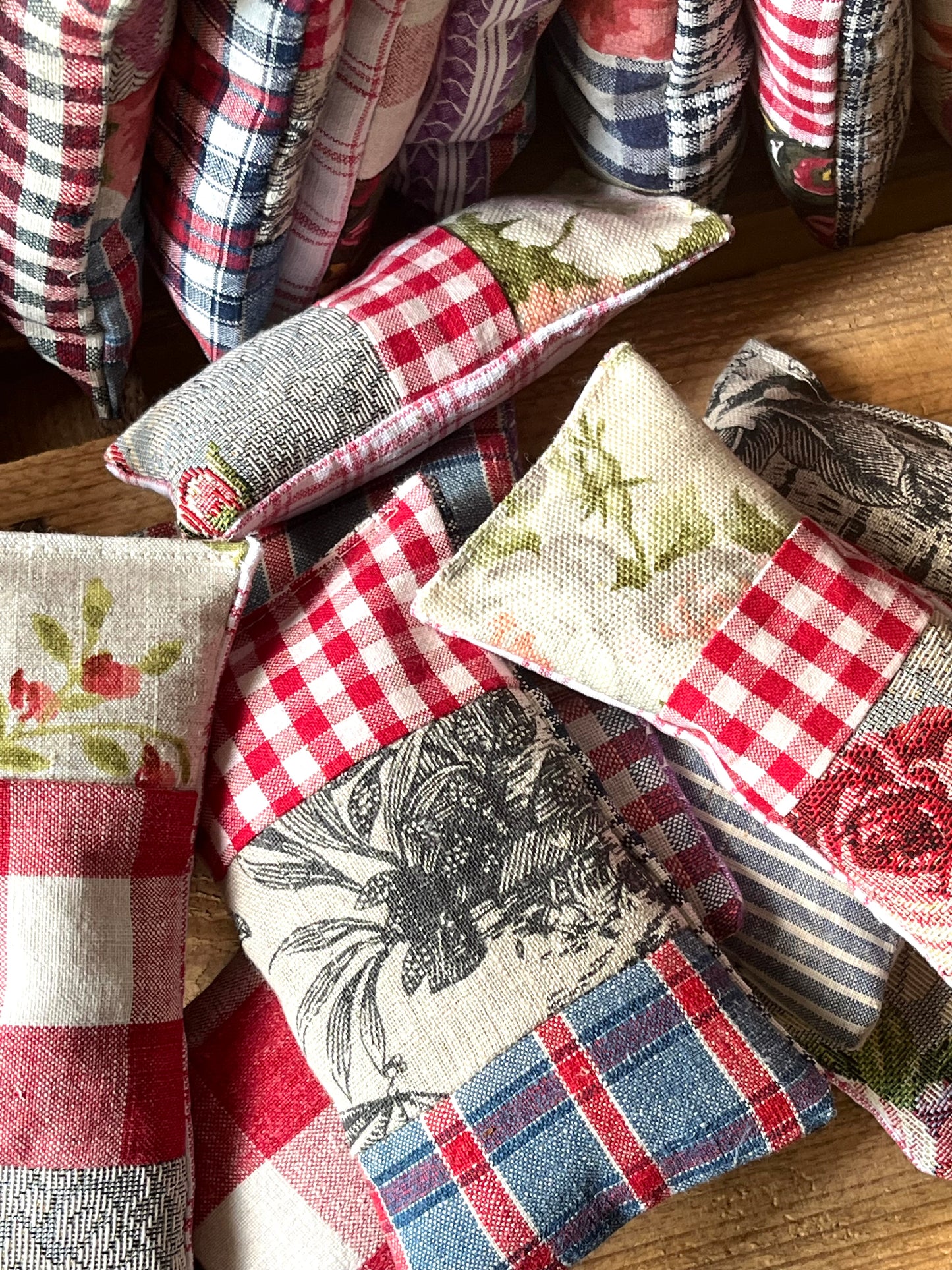 XL Trio: 3 extra große Lavendelkissen aus Vintage Stoffen