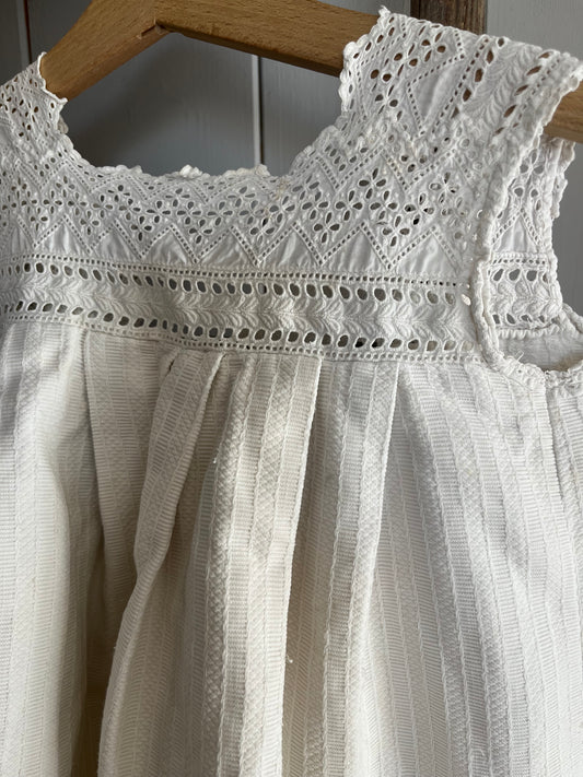 Für Mademoiselle: Kleid mit Spitze