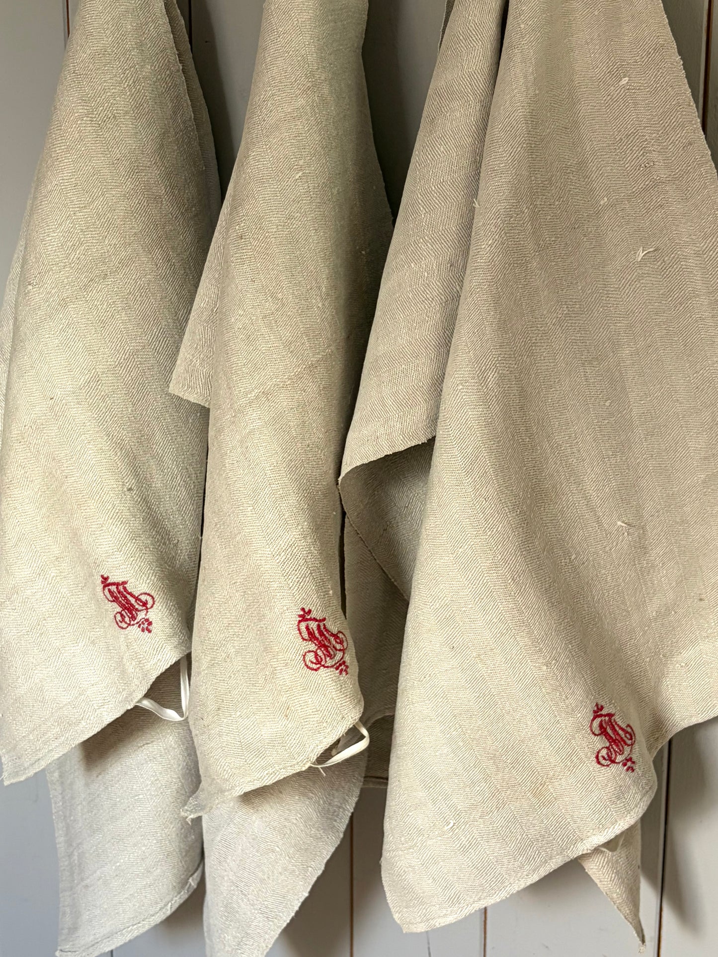 Top XXL Tuch mit Grätenmuster und Monogramm 125 x 43