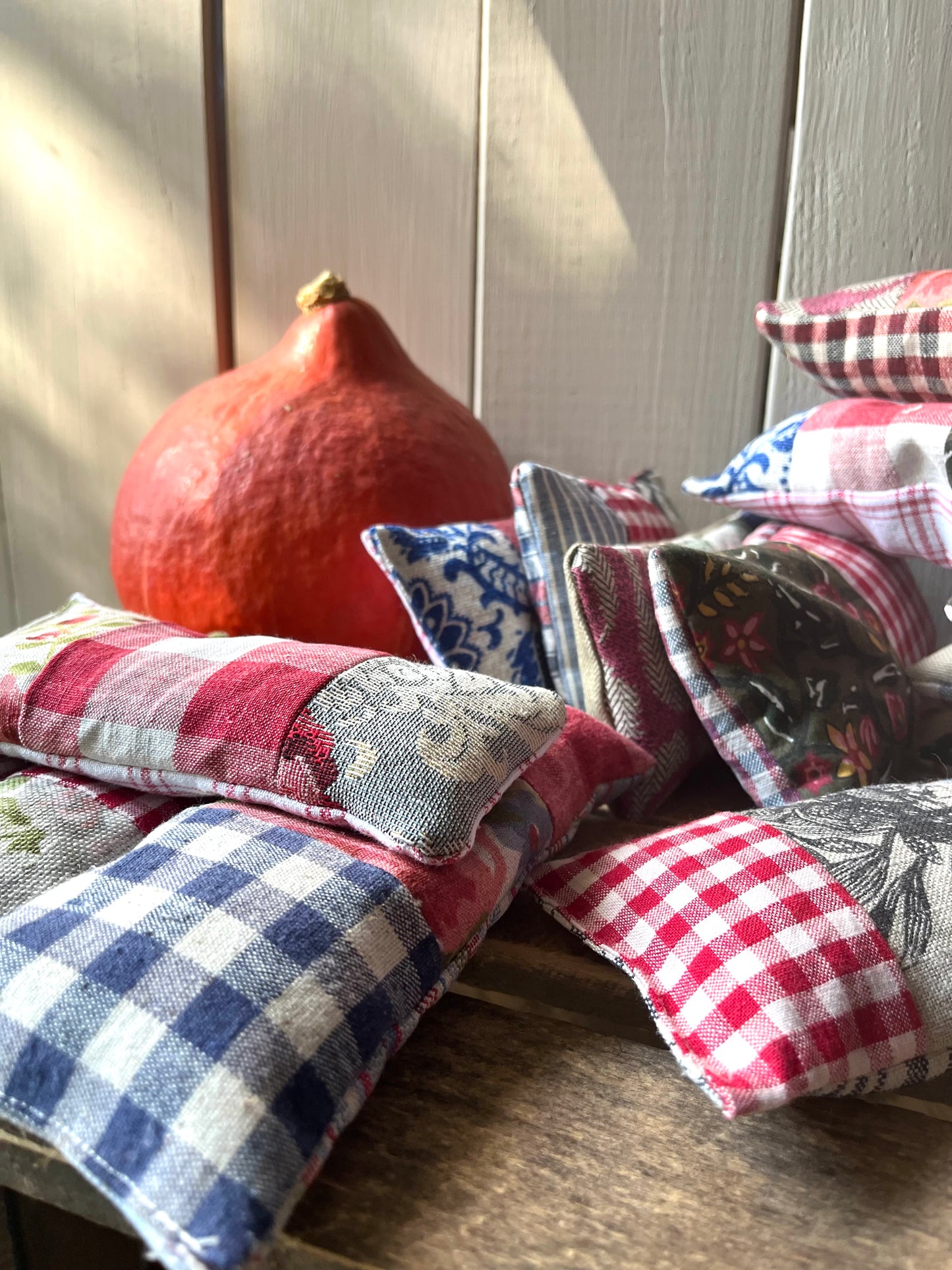 XL Trio: 3 extra große Lavendelkissen aus Vintage Stoffen