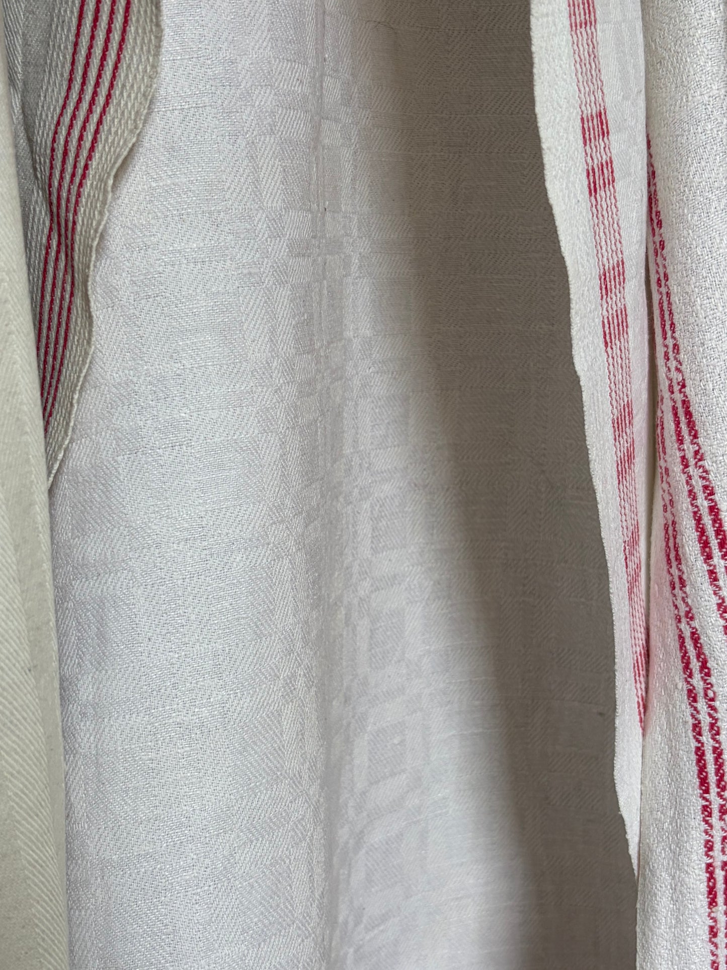 Set: 4 große Vintage Leinentücher mit roten Streifen