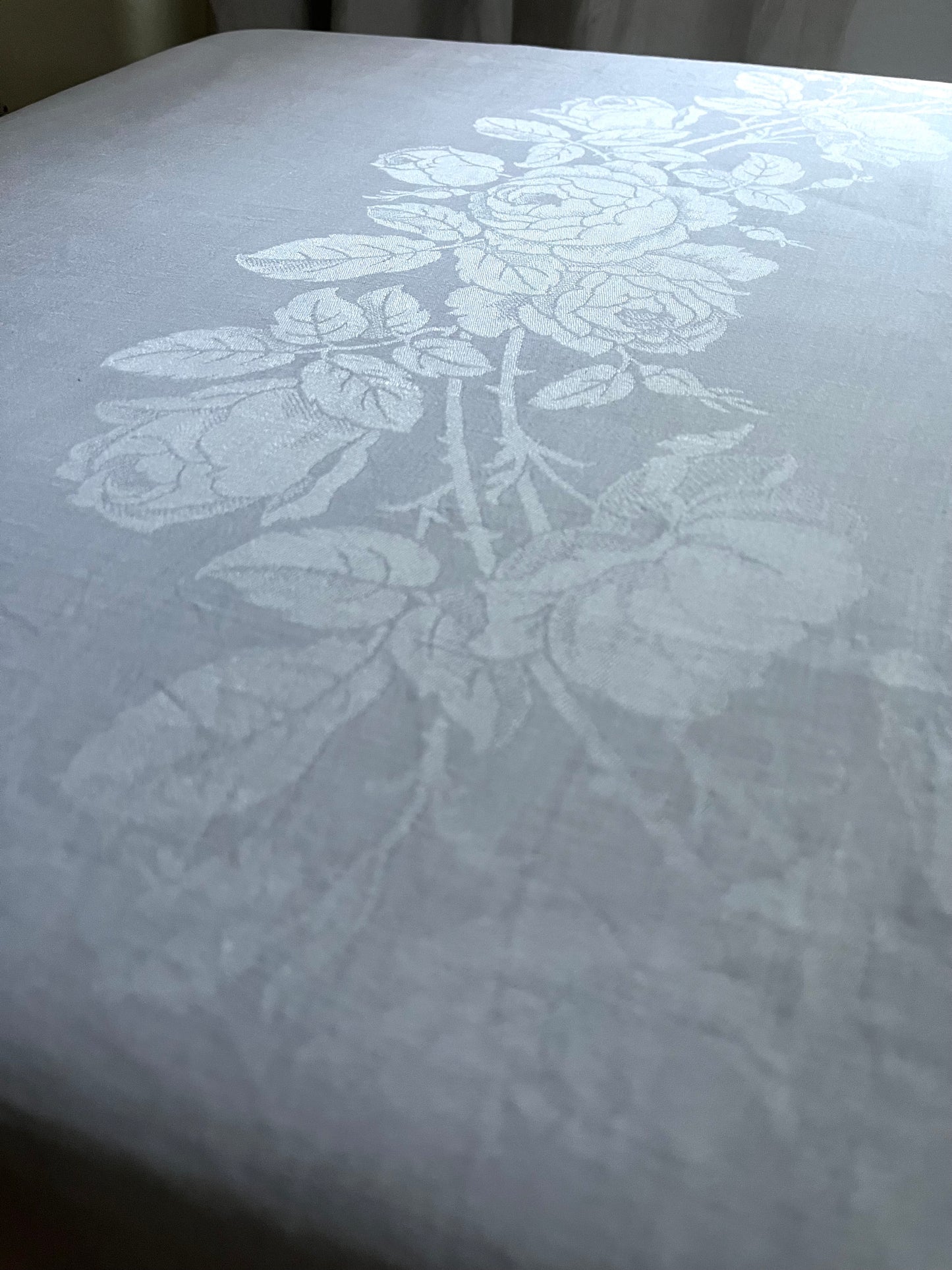 Große und vornehme Damastdecke 160 × 150