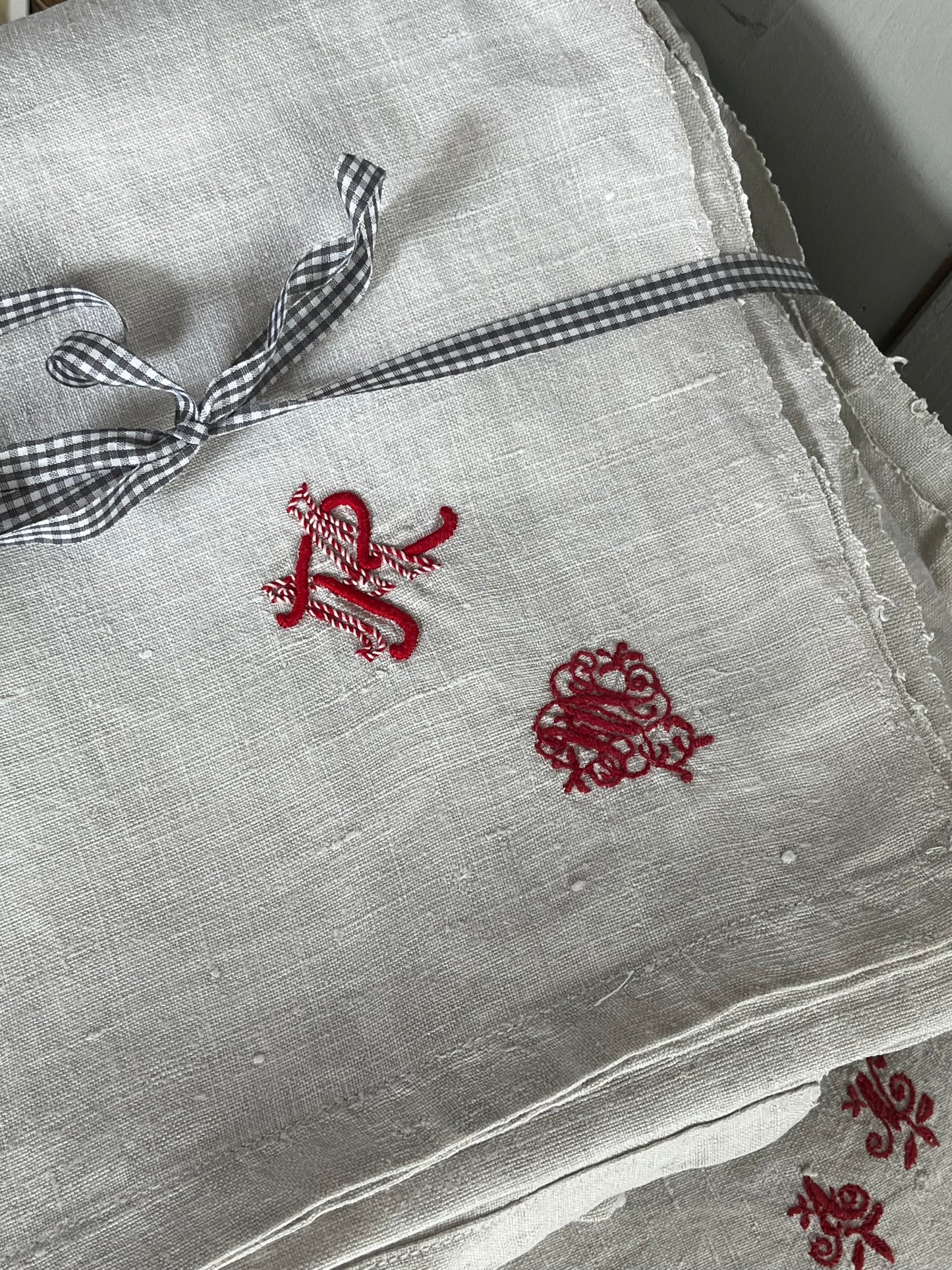 Schweres und bildschönes Leinentuch Laken mit Monogramm 210 x 165