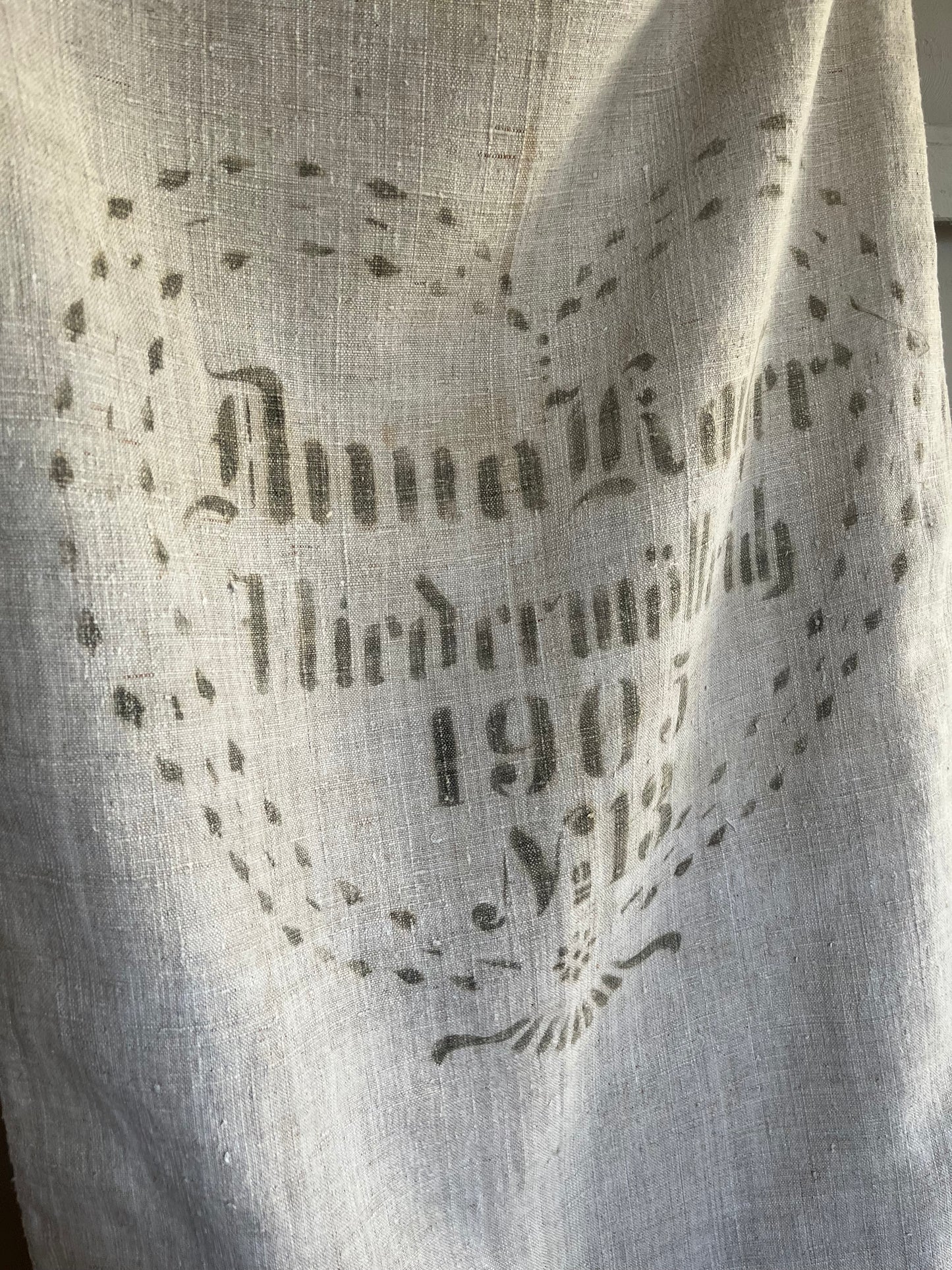 1905: extra großer Leinensack mit herzförmigem original Aufdruck 128 x 60