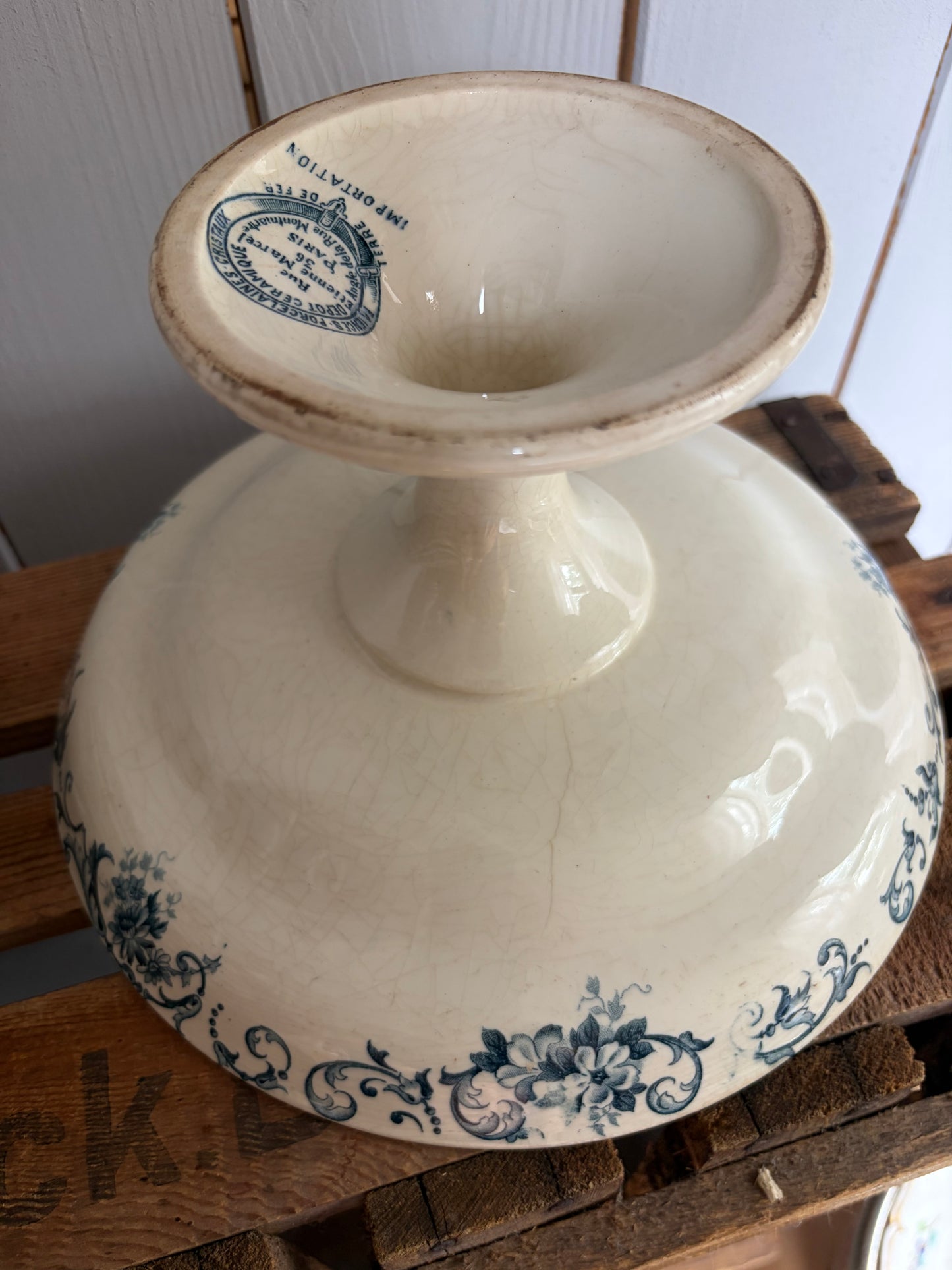 Bildschöne französische vintage Etagere blau-weiße Keramik