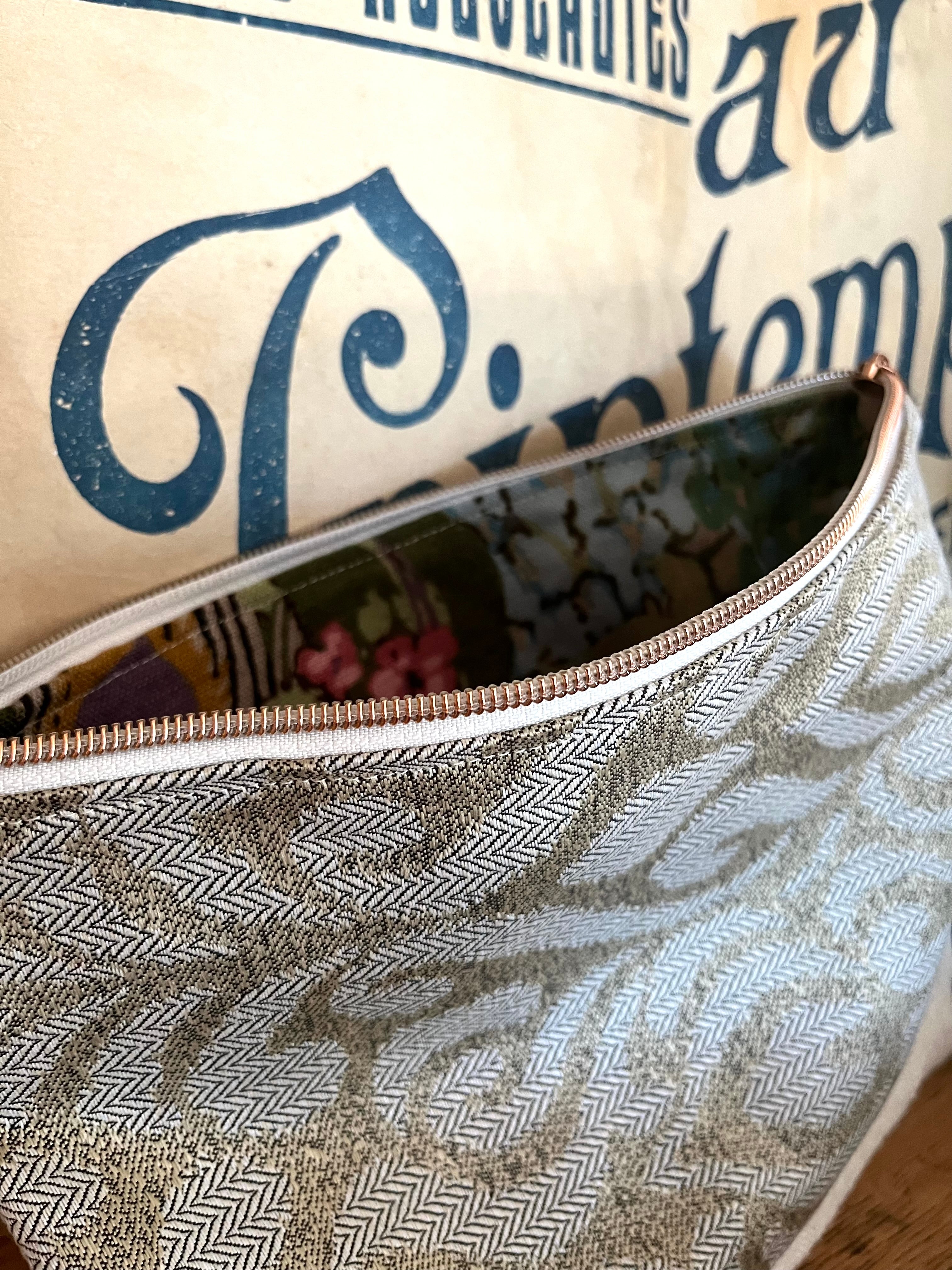 Fleur de Lille Kosmetiktasche Tasche aus altem Leinen mit Innenfutter kleiner Shopper