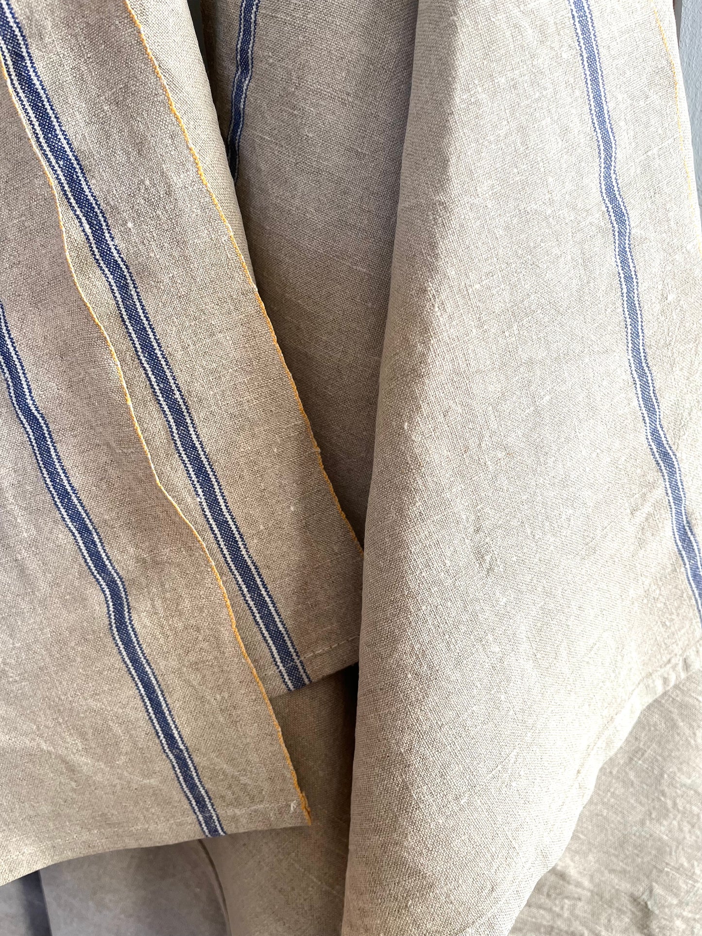 XL Leinentuch mit blau/weißen Streifen