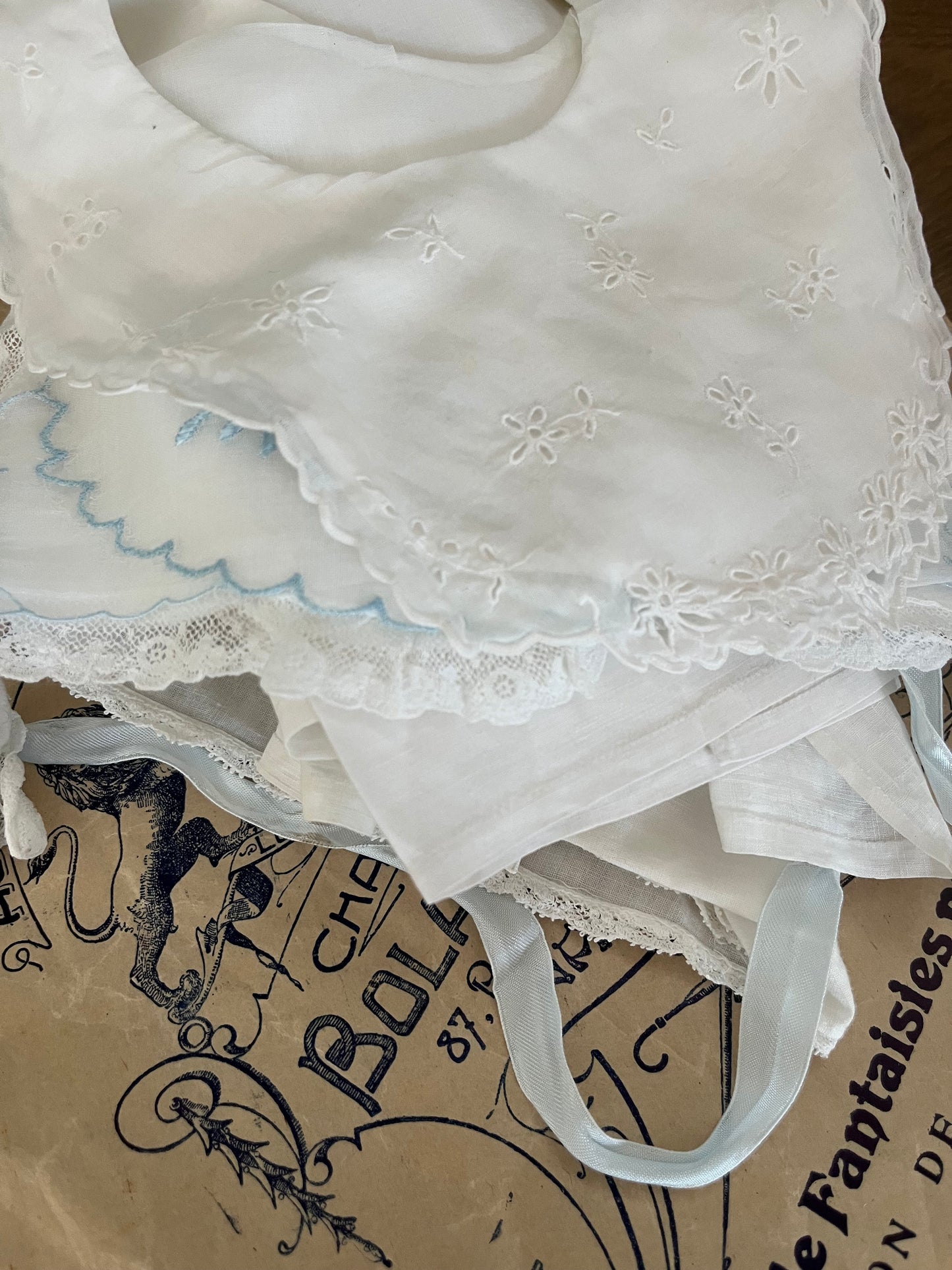 Set: Vintage Baby Leibchen und Lätzchen