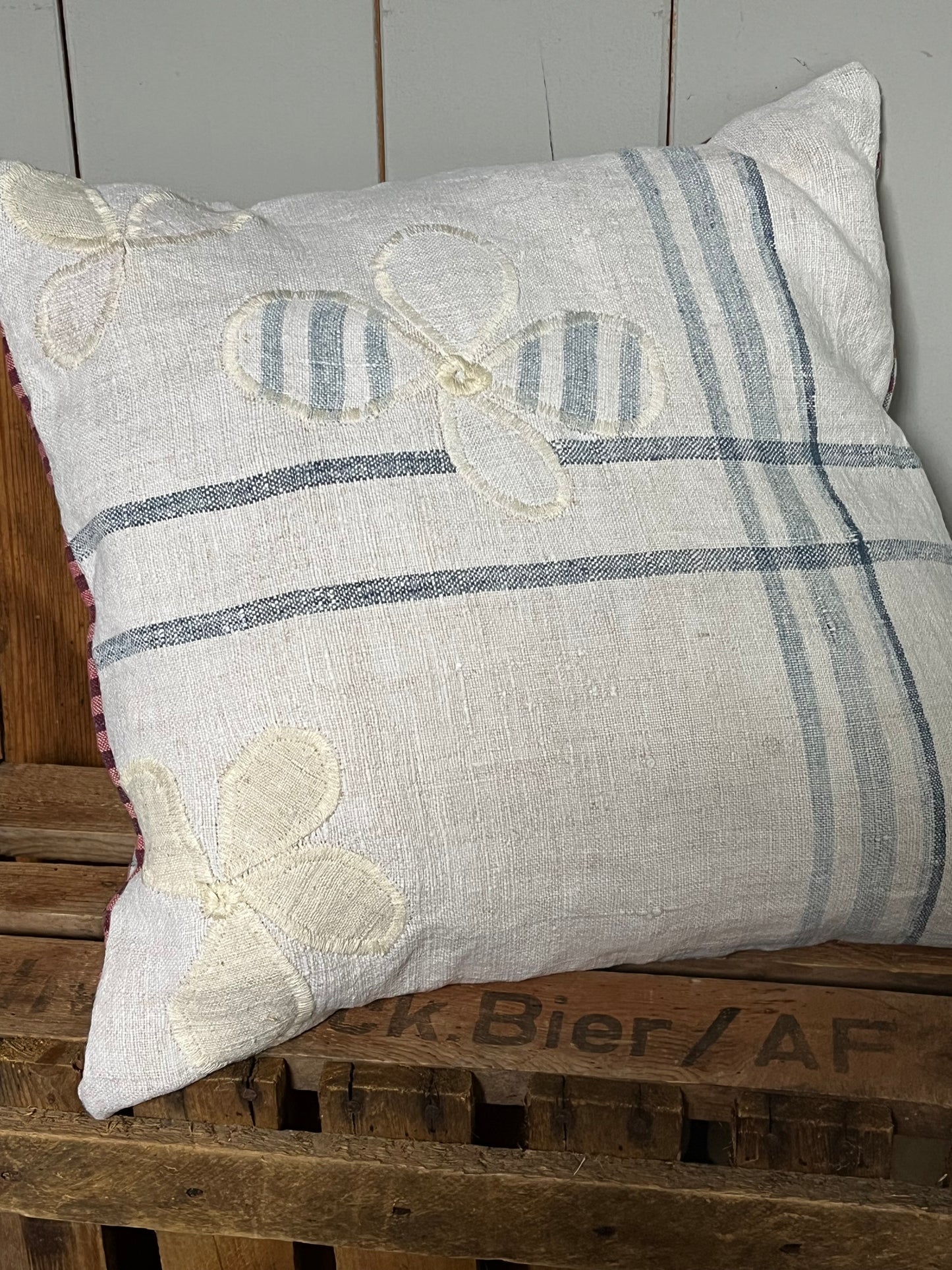 Very vintage Kissen aus altem Leinensack 40 x 40 mit Blüten