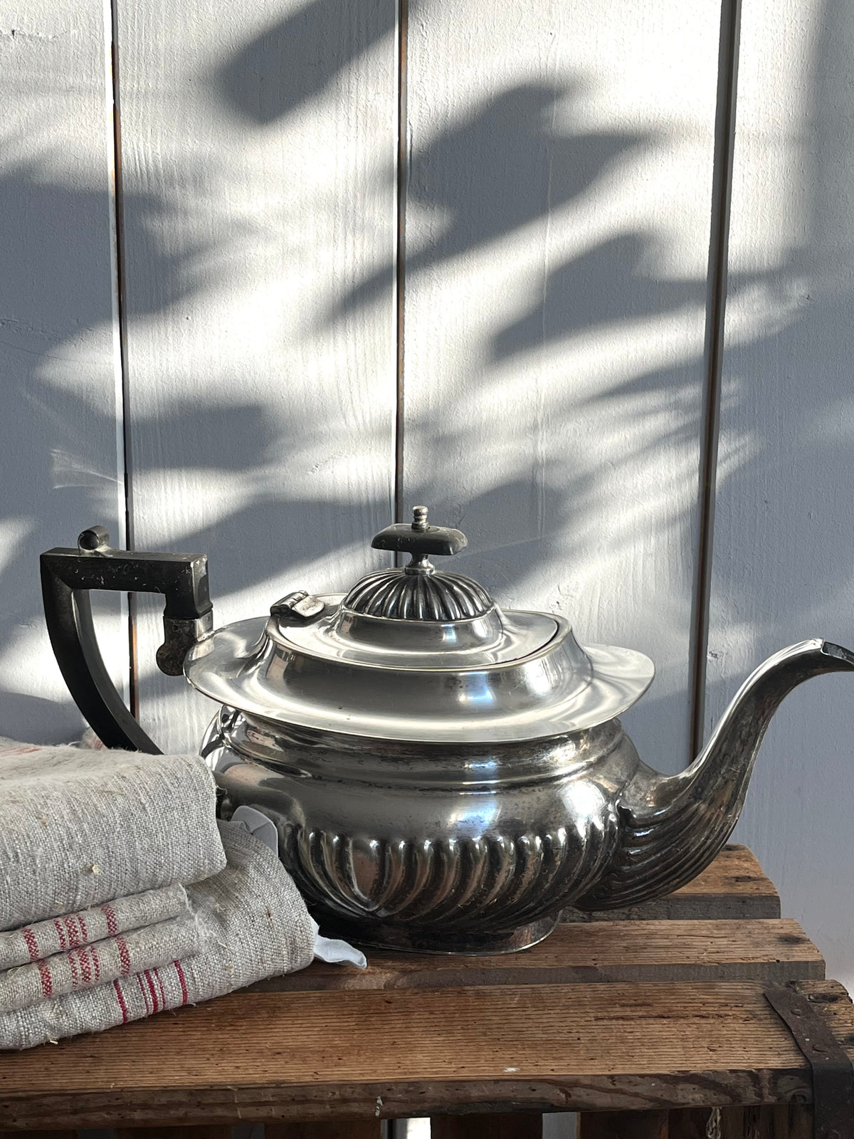 Alte englische Teekanne silverplate Klassiker – OnceUponLinen