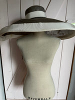 Laden Sie das Bild in den Galerie-Viewer, Pretty Woman - Designer Hut aus Brüssel Mireille van den Borne
